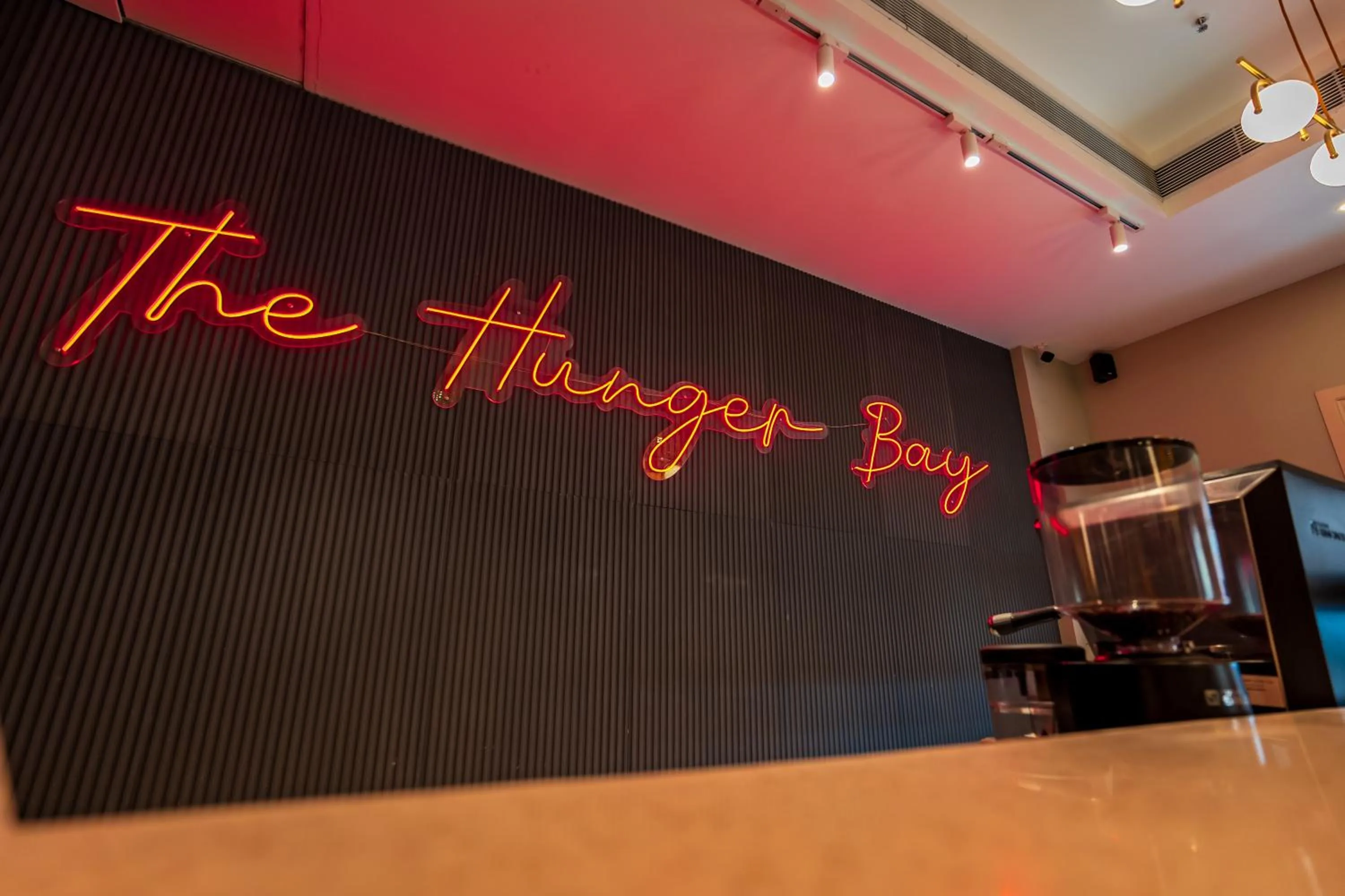 Restaurant/places to eat in De Fleur Hotel