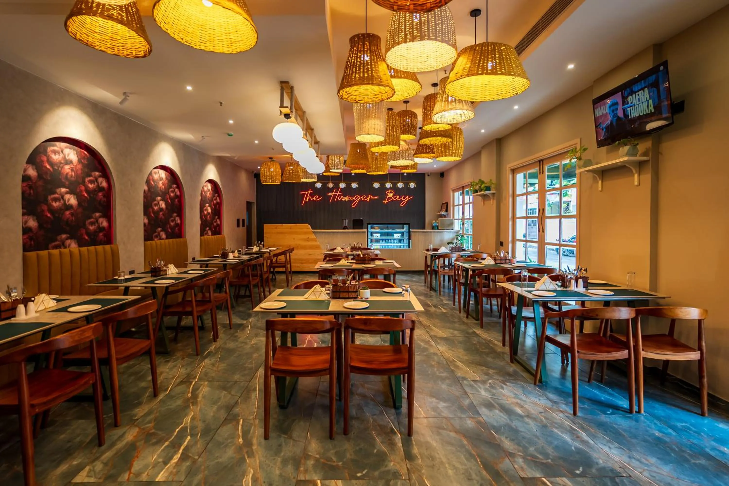 Restaurant/places to eat in De Fleur Hotel