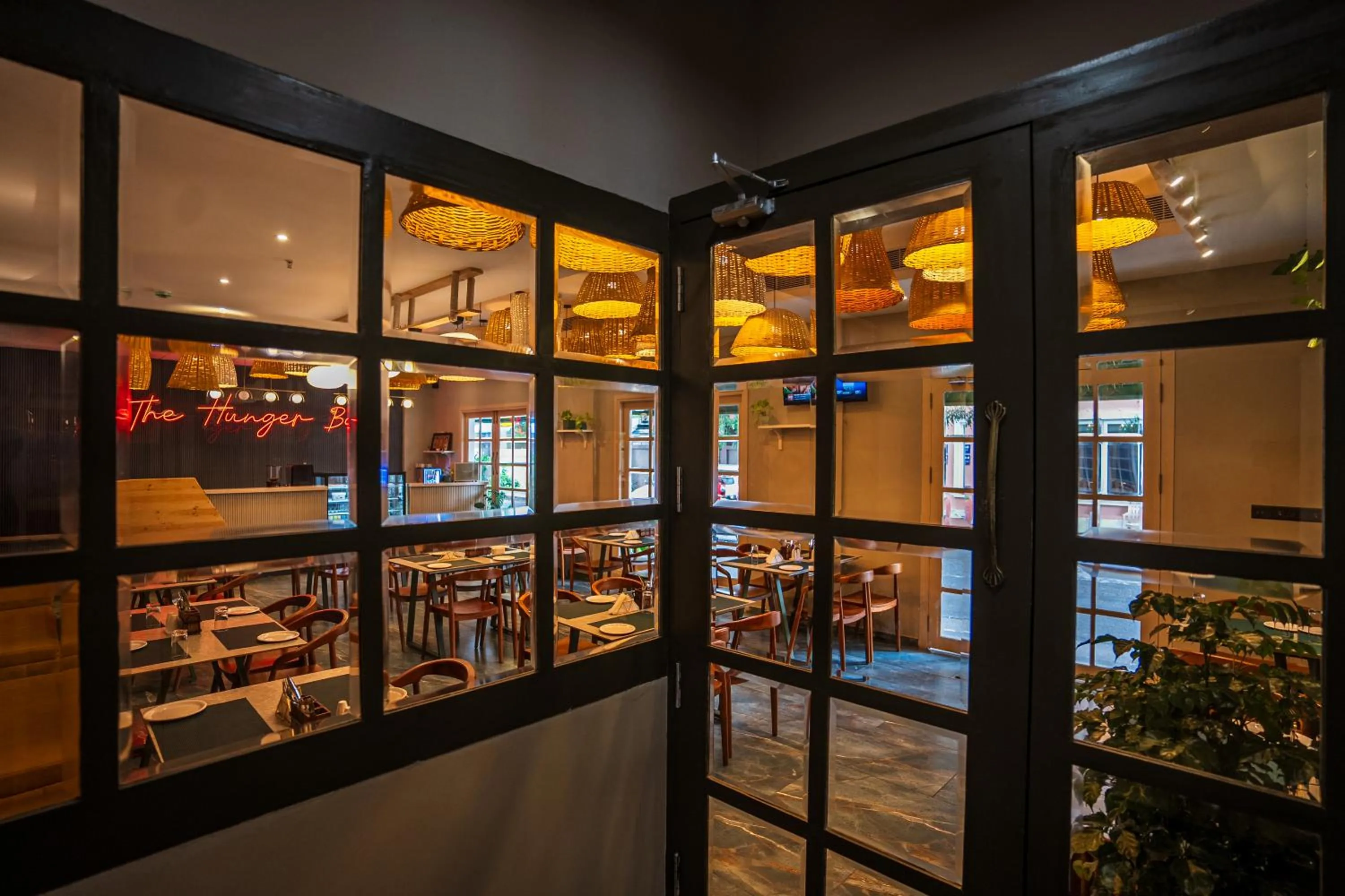 Restaurant/places to eat in De Fleur Hotel