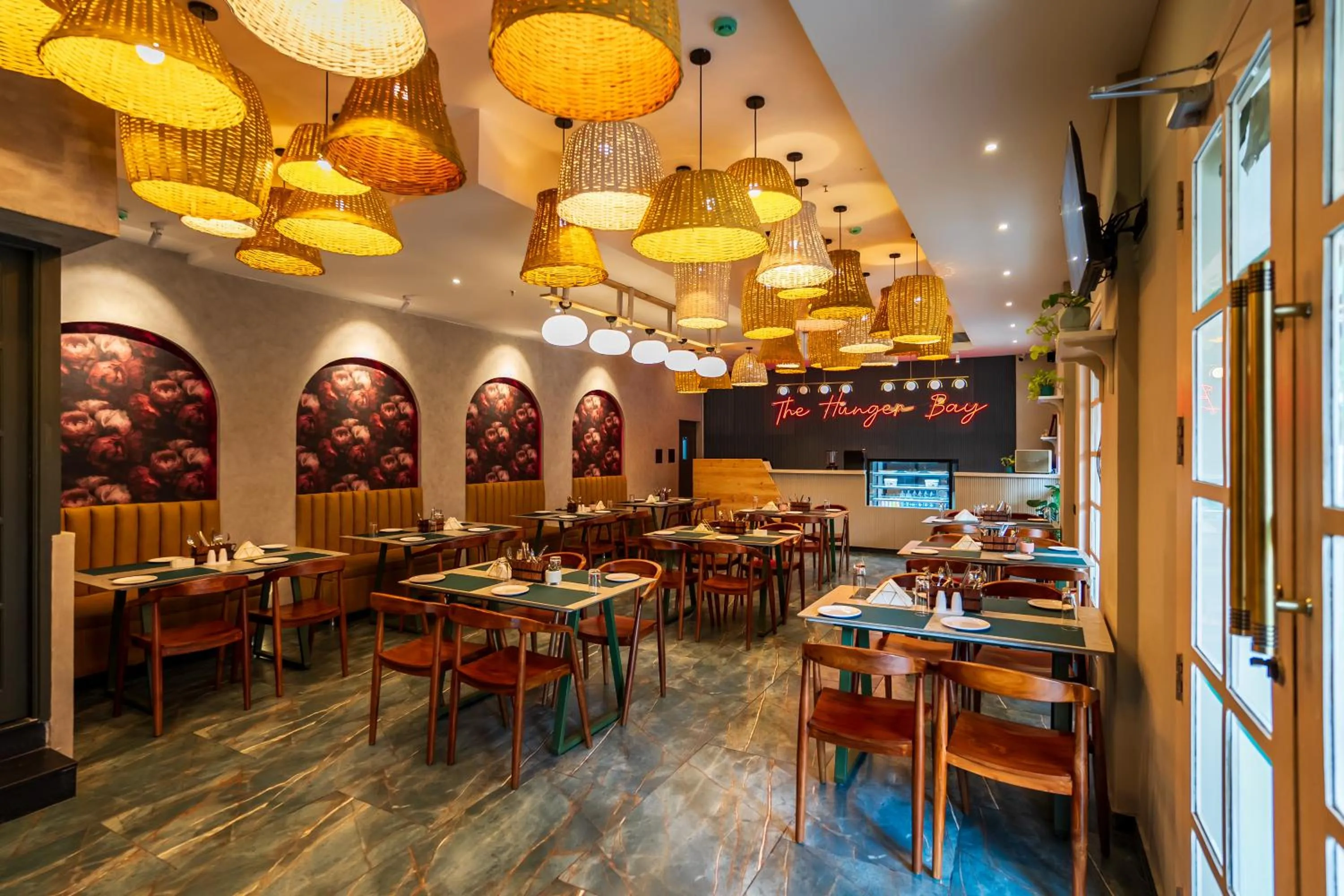 Restaurant/places to eat in De Fleur Hotel