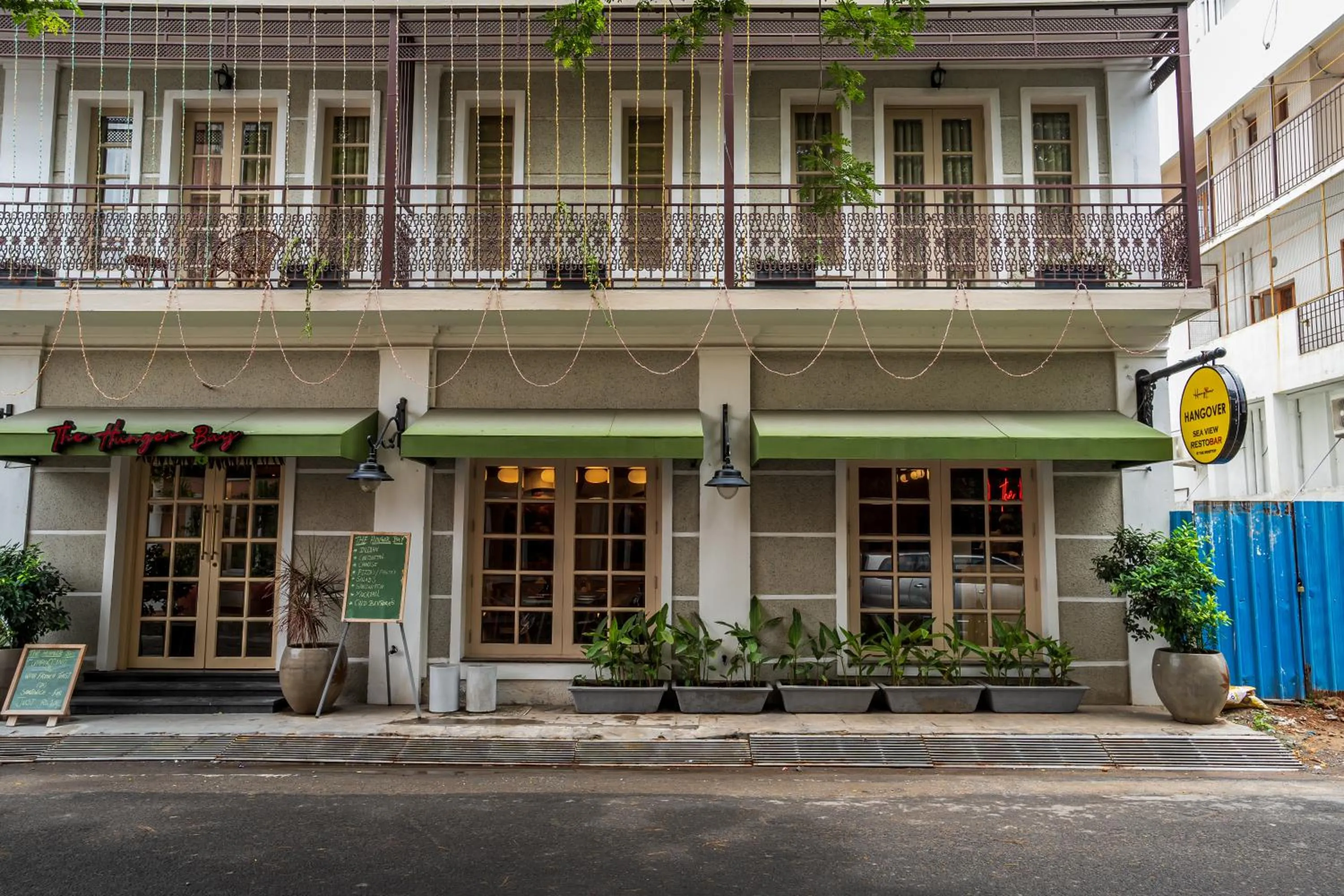 Restaurant/places to eat in De Fleur Hotel
