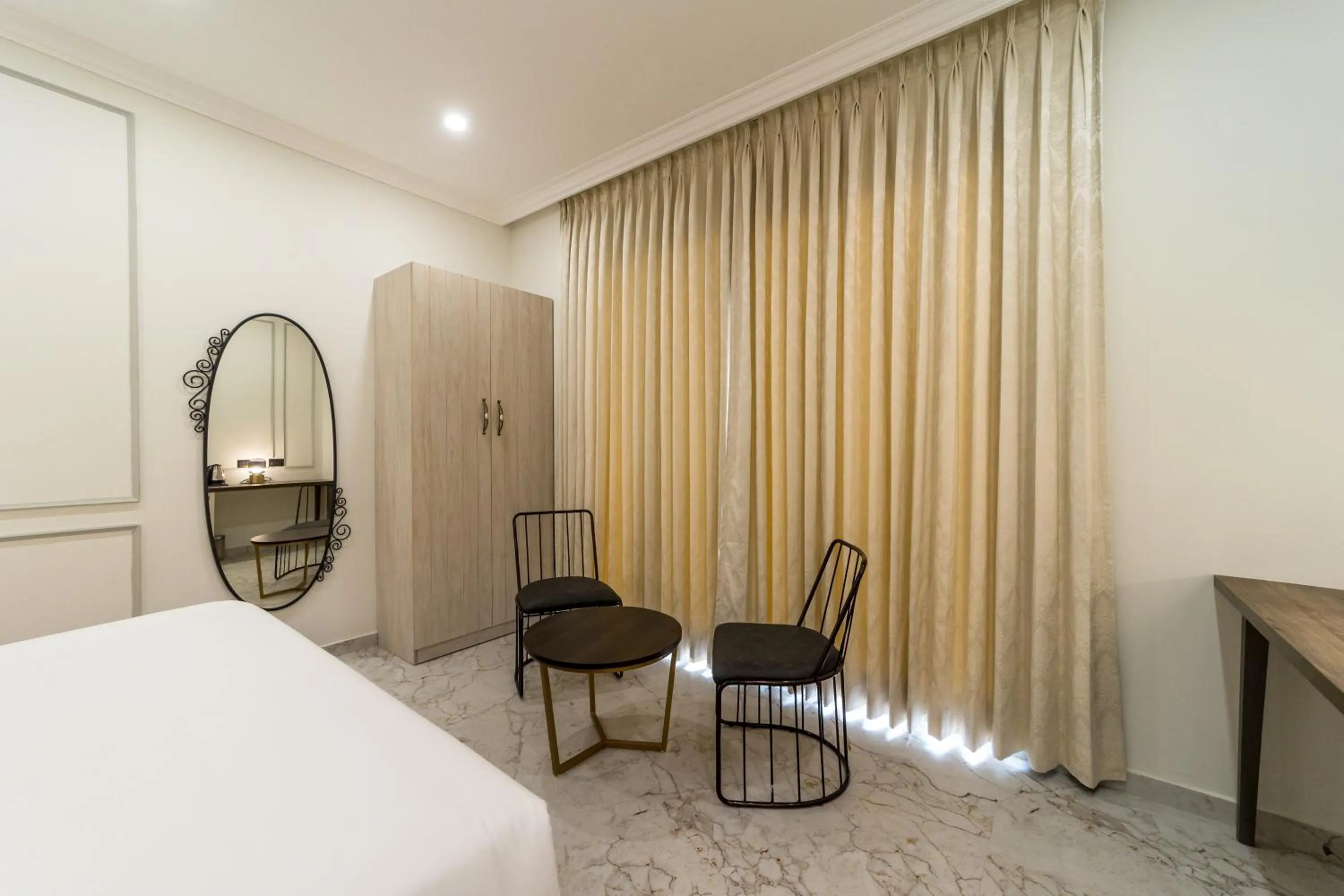 Bedroom, Bed in De Fleur Hotel