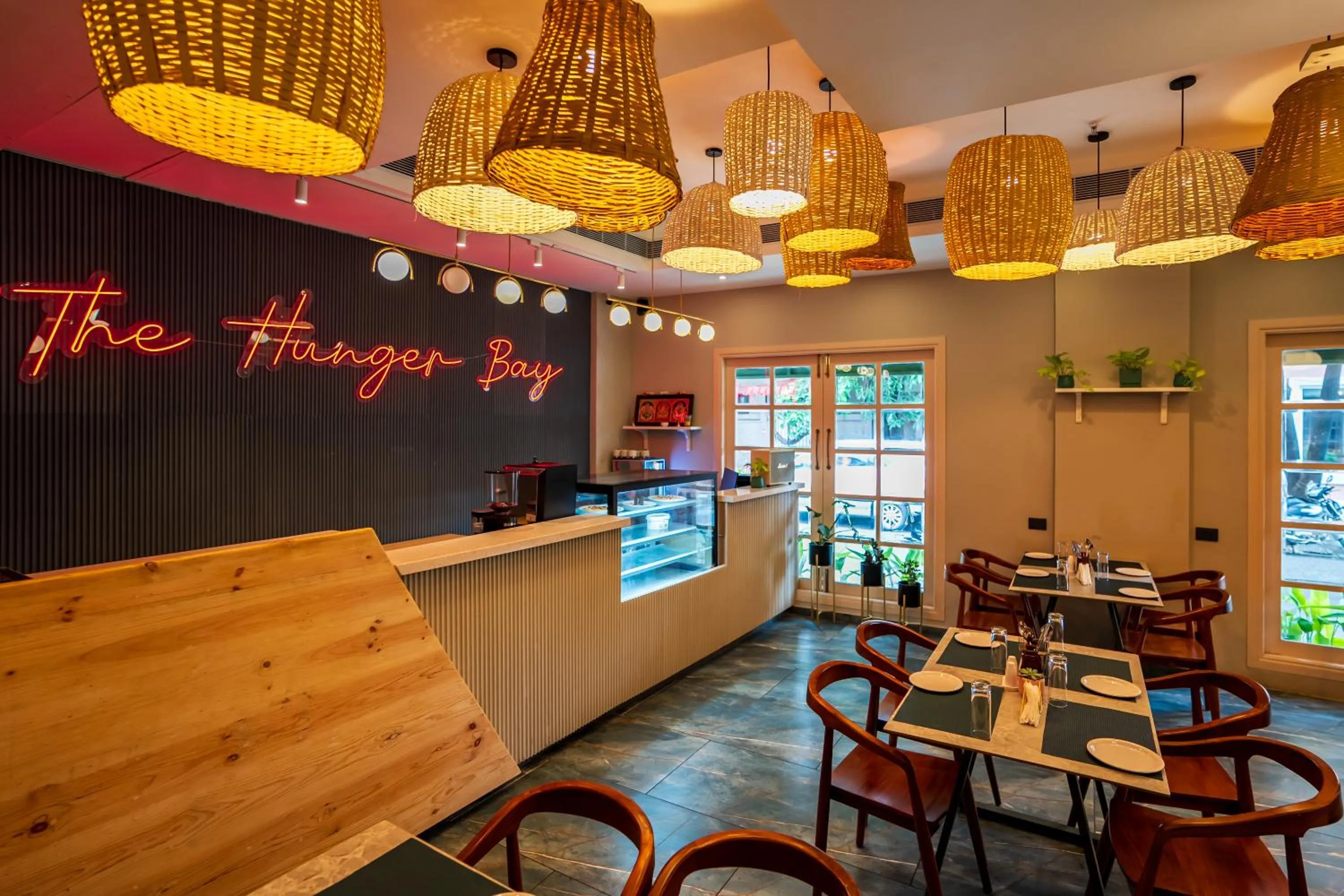 Restaurant/places to eat in De Fleur Hotel