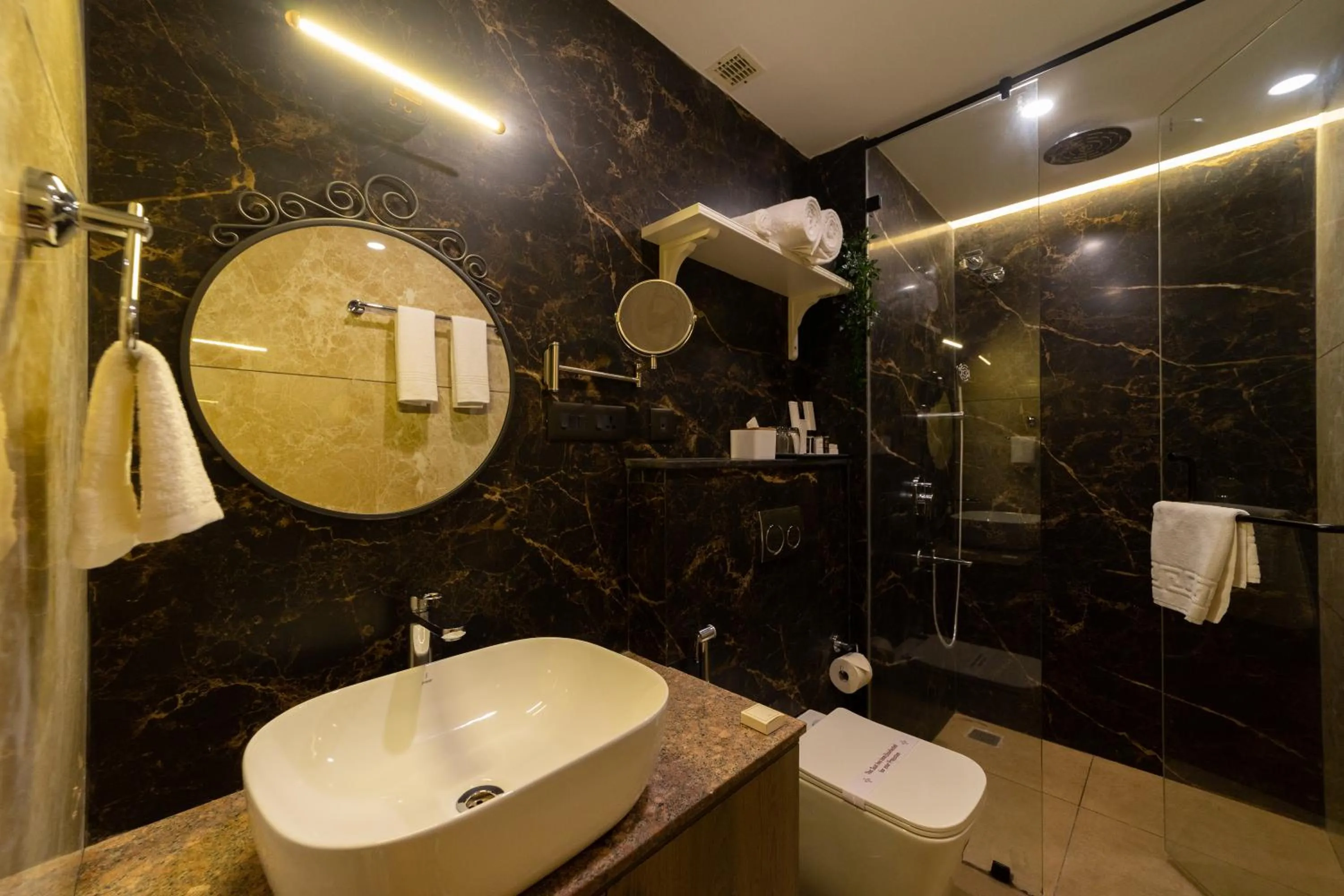 Bathroom in De Fleur Hotel