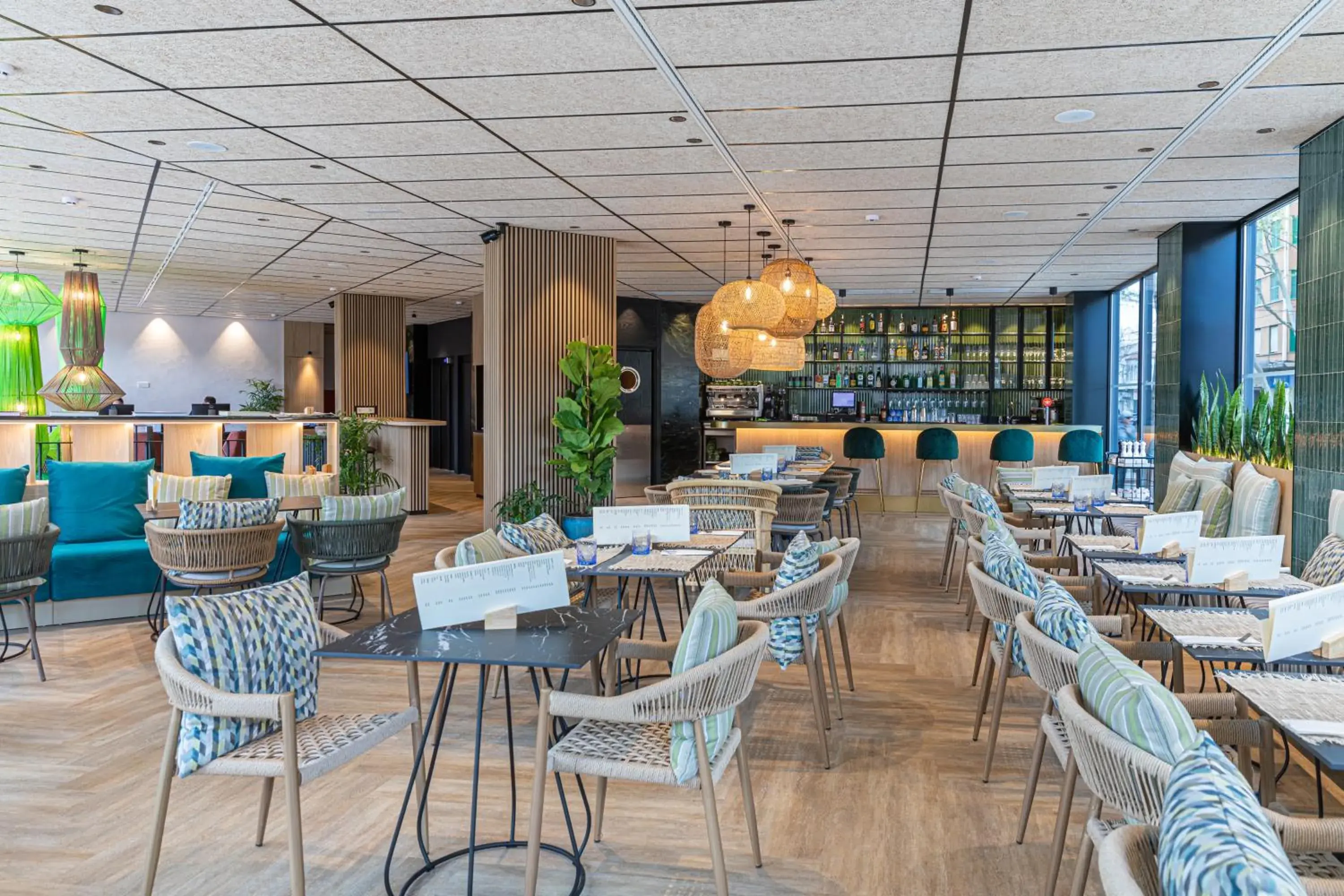 Restaurant/places to eat in JS Palma Plaza Restaurant/places to eat in JS Palma Plaza