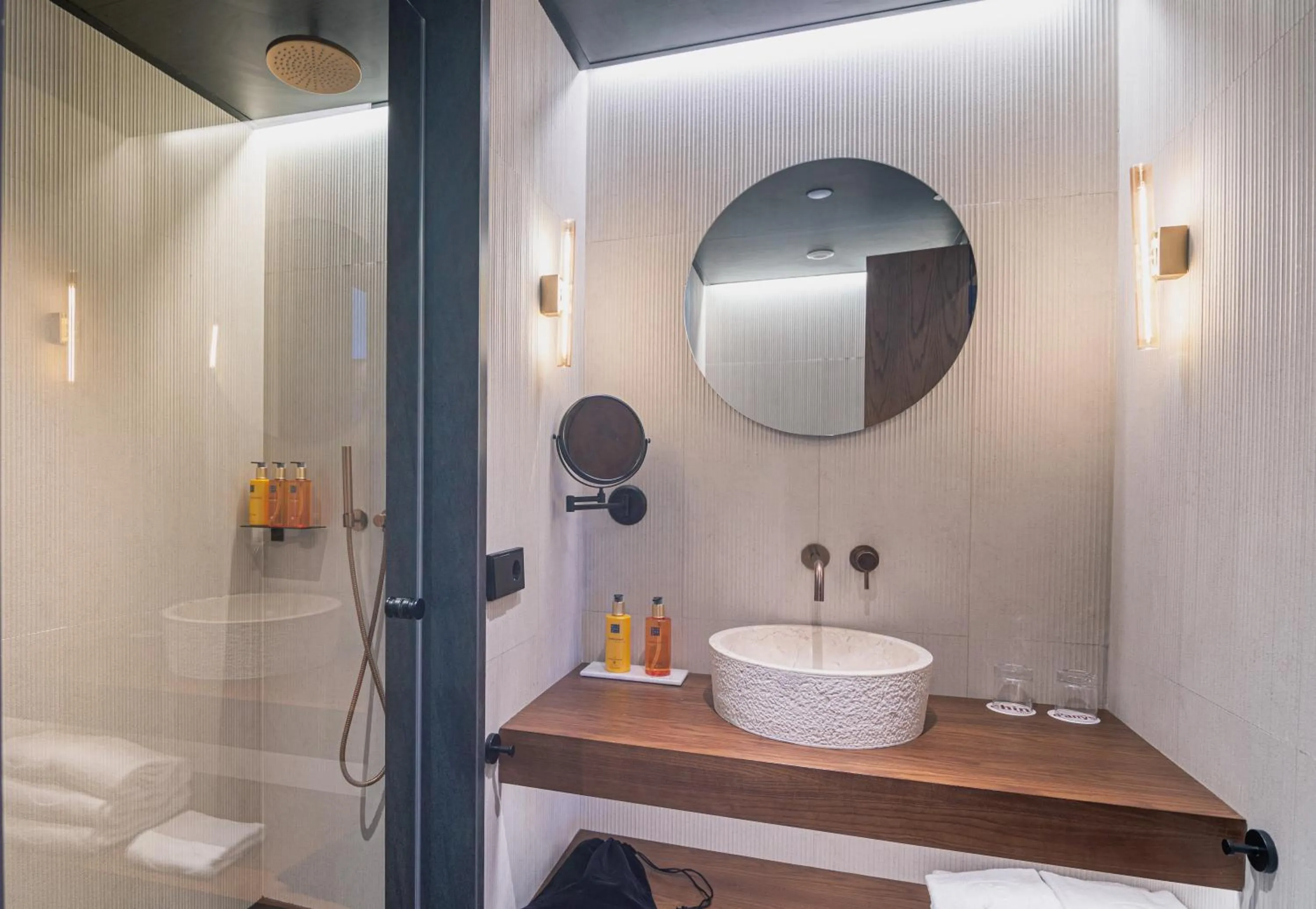 Bathroom in JS Palma Plaza