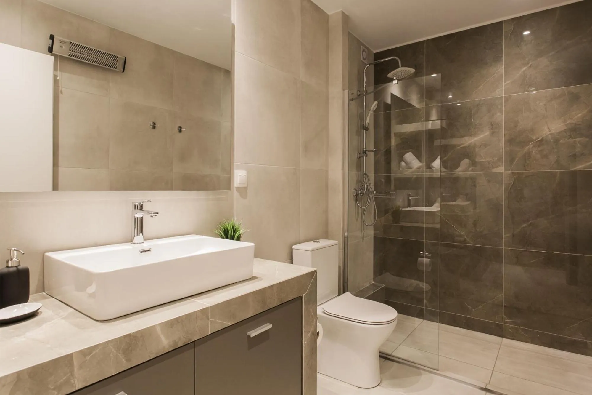 Shower in WYZ Piraeus