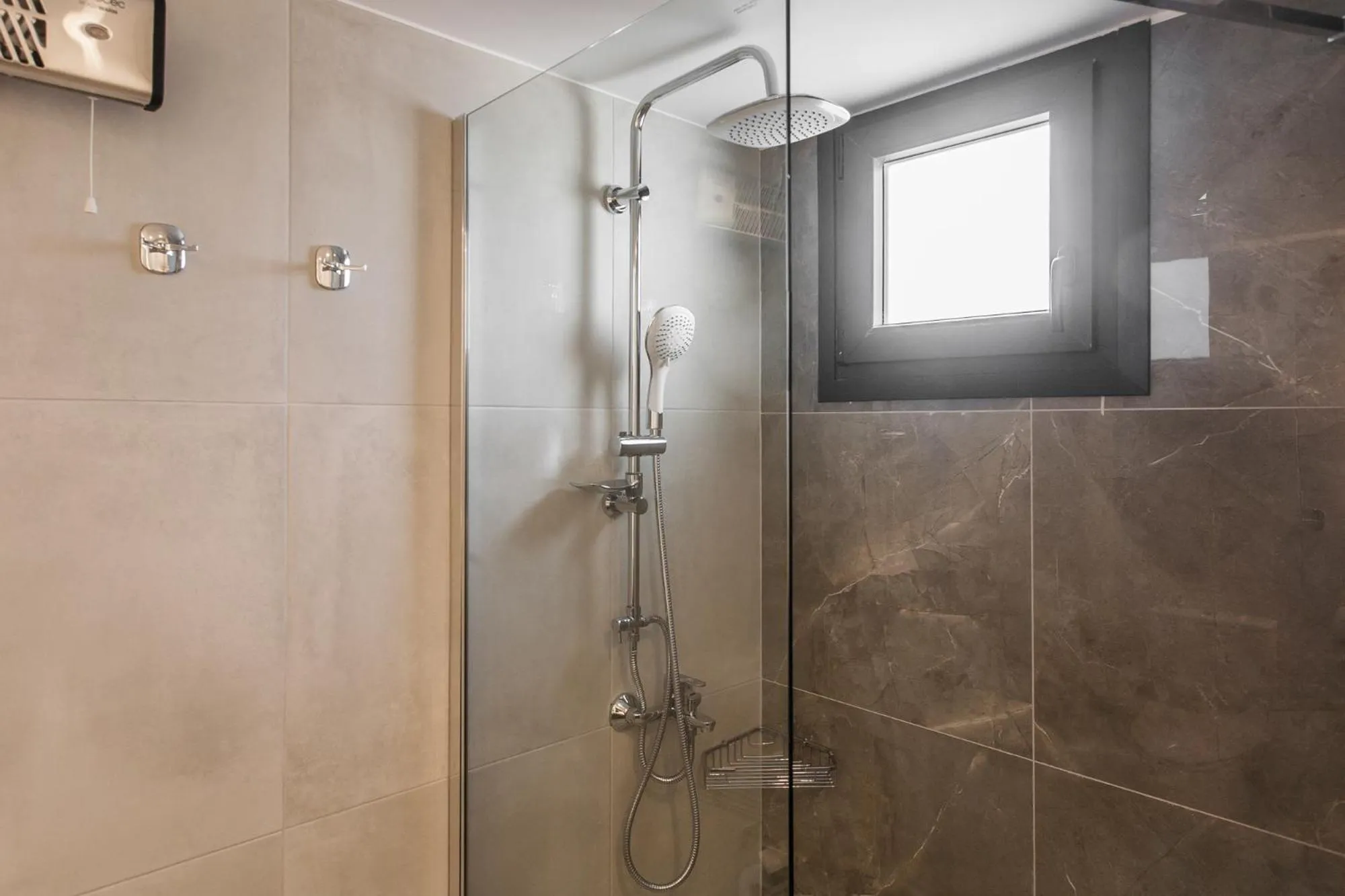 Shower in WYZ Piraeus