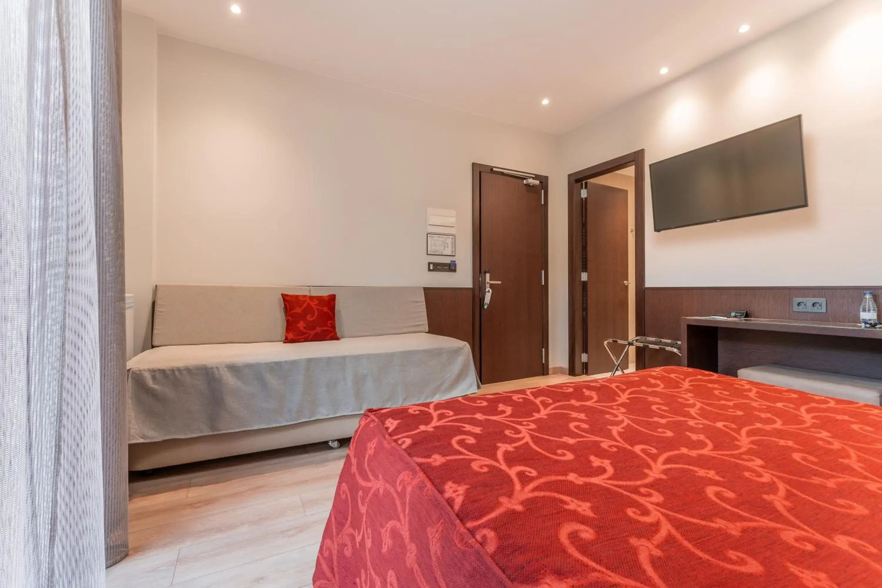 TV and multimedia, Bed in Hotel de La Trucha TV and multimedia, Bed in Hotel de La Trucha