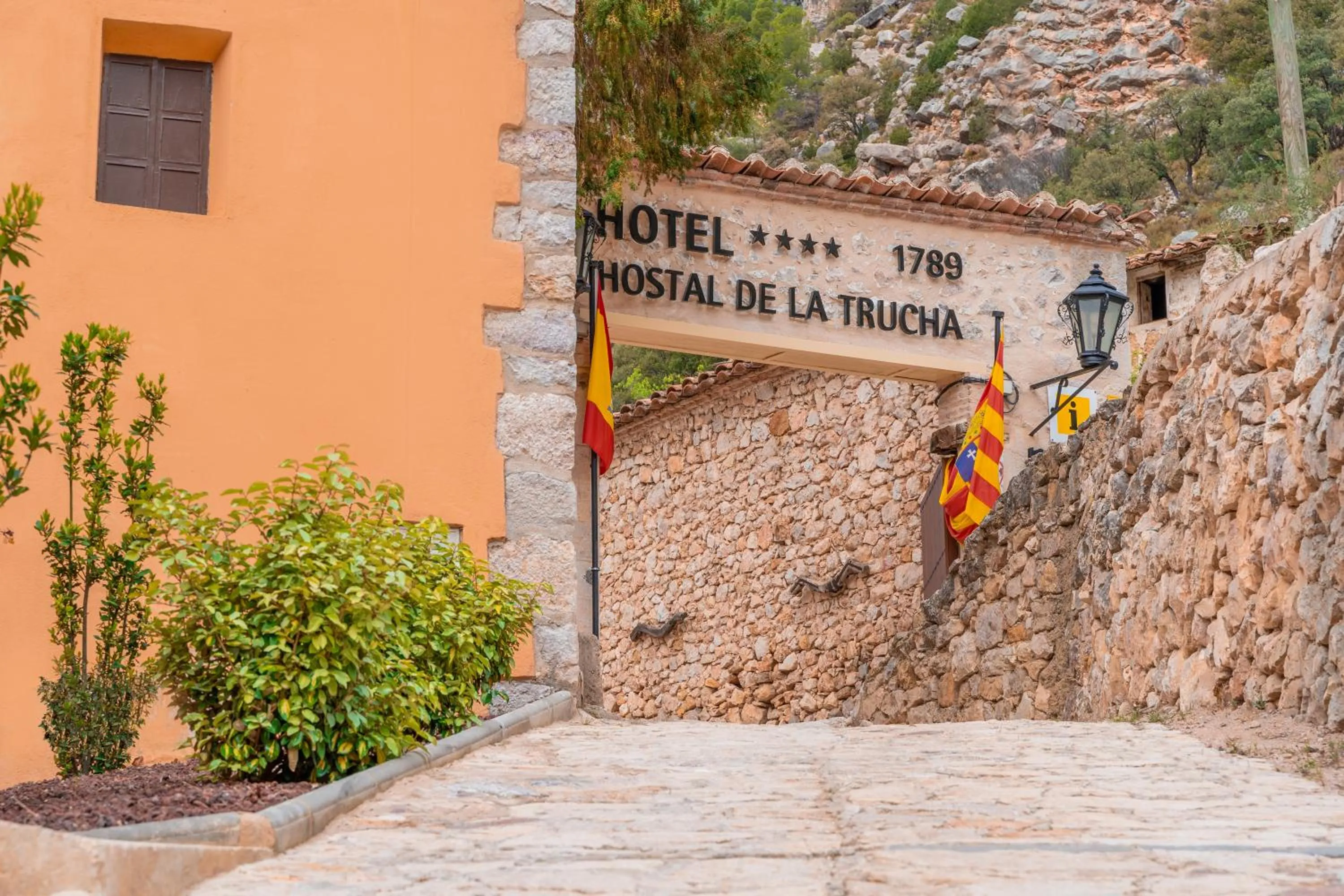 Facade/entrance in Hotel de La Trucha
