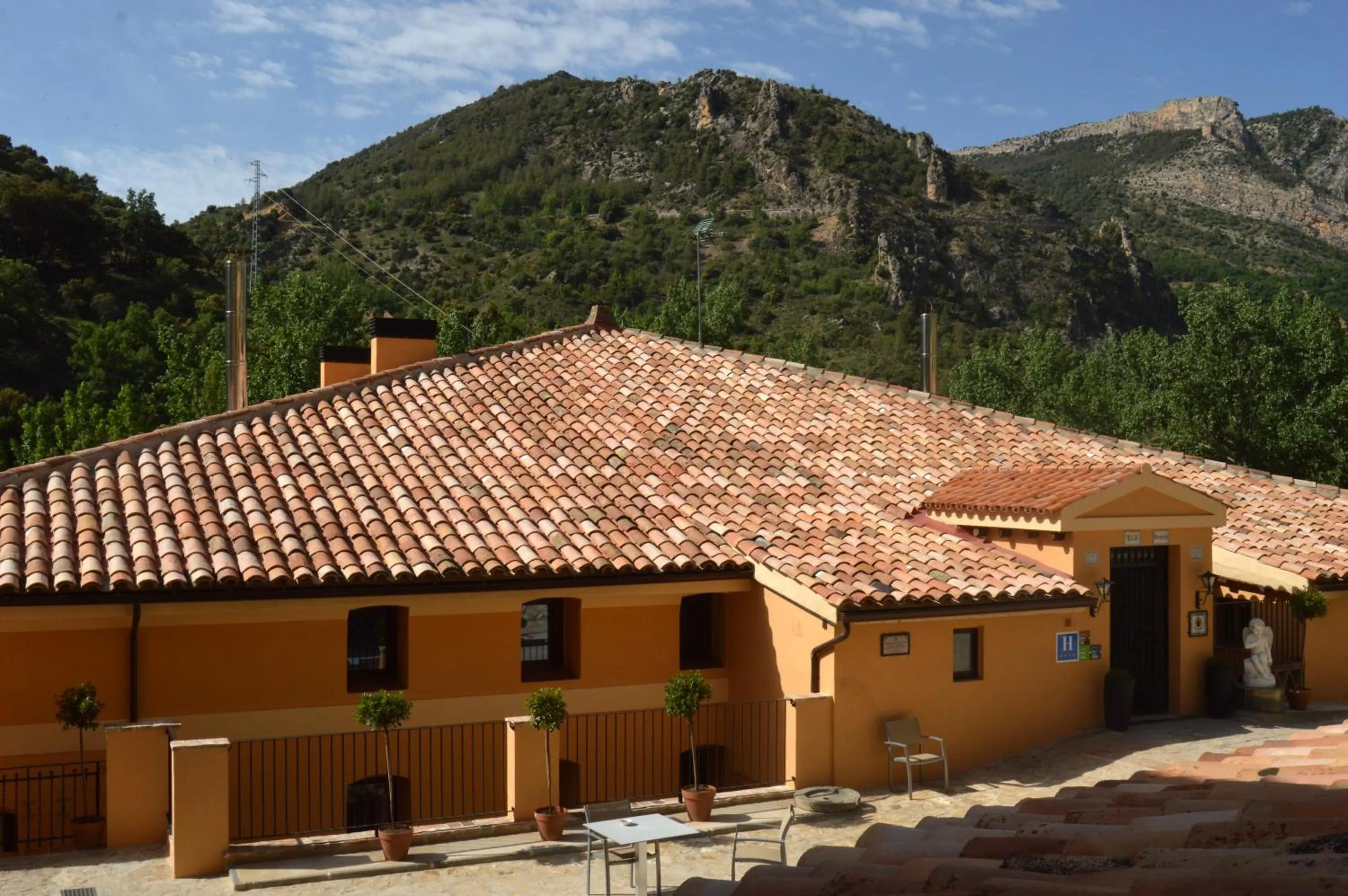 Facade/entrance in Hotel de La Trucha