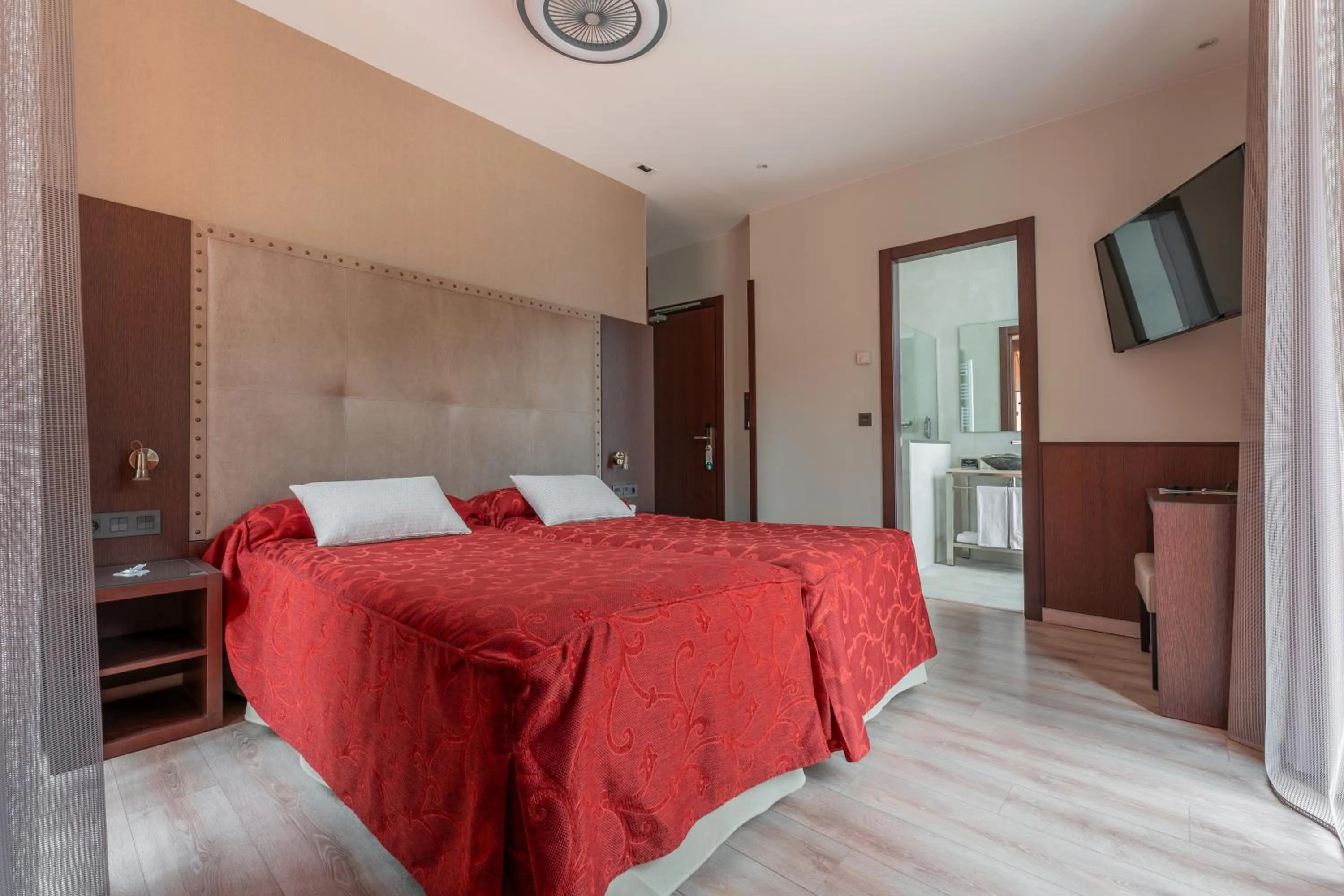 Bedroom, Bed in Hotel de La Trucha