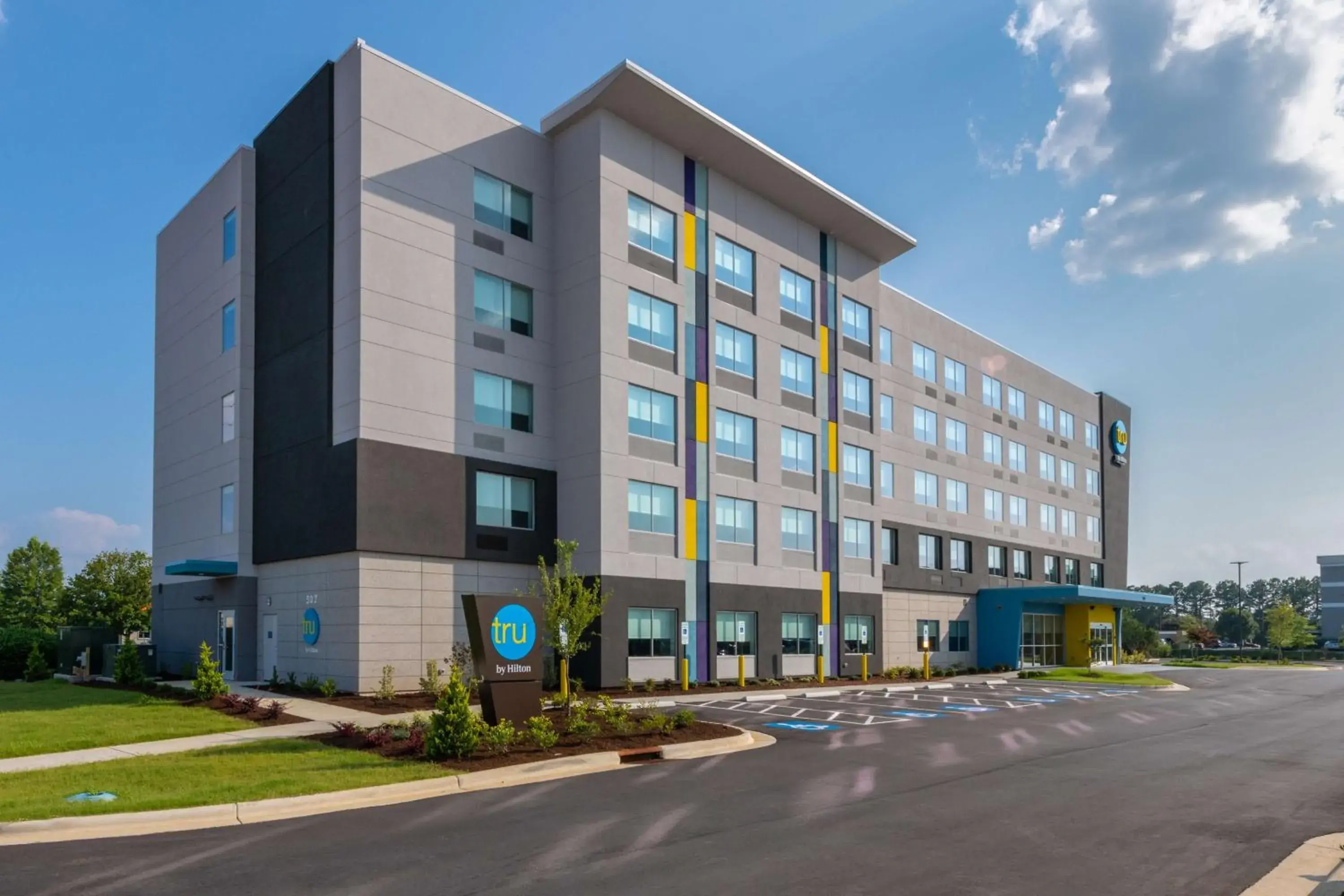 Property building in Tru By Hilton Fayetteville Fort Bragg Property building in Tru By Hilton Fayetteville Fort Bragg