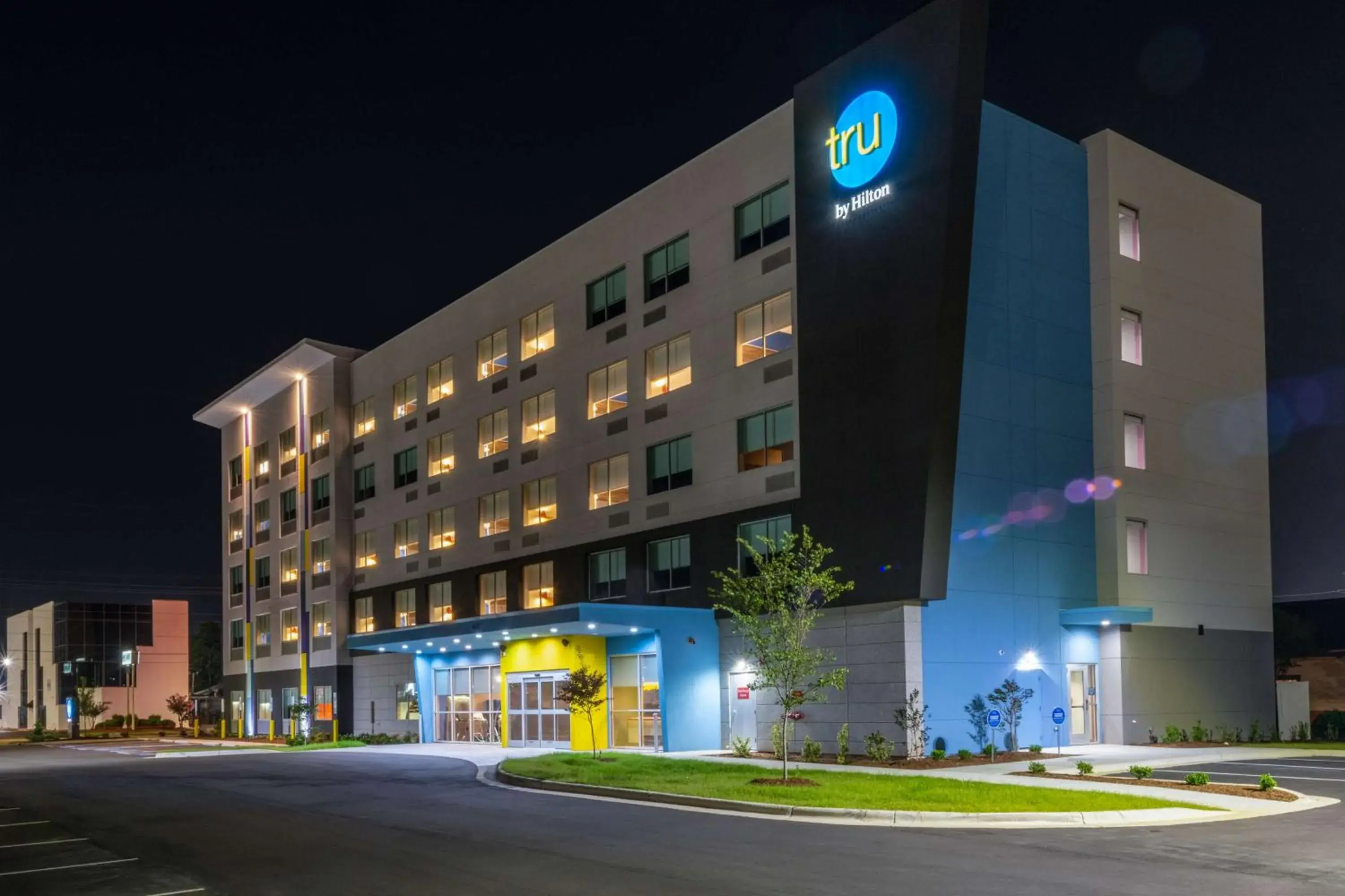 Property building in Tru By Hilton Fayetteville Fort Bragg Property building in Tru By Hilton Fayetteville Fort Bragg