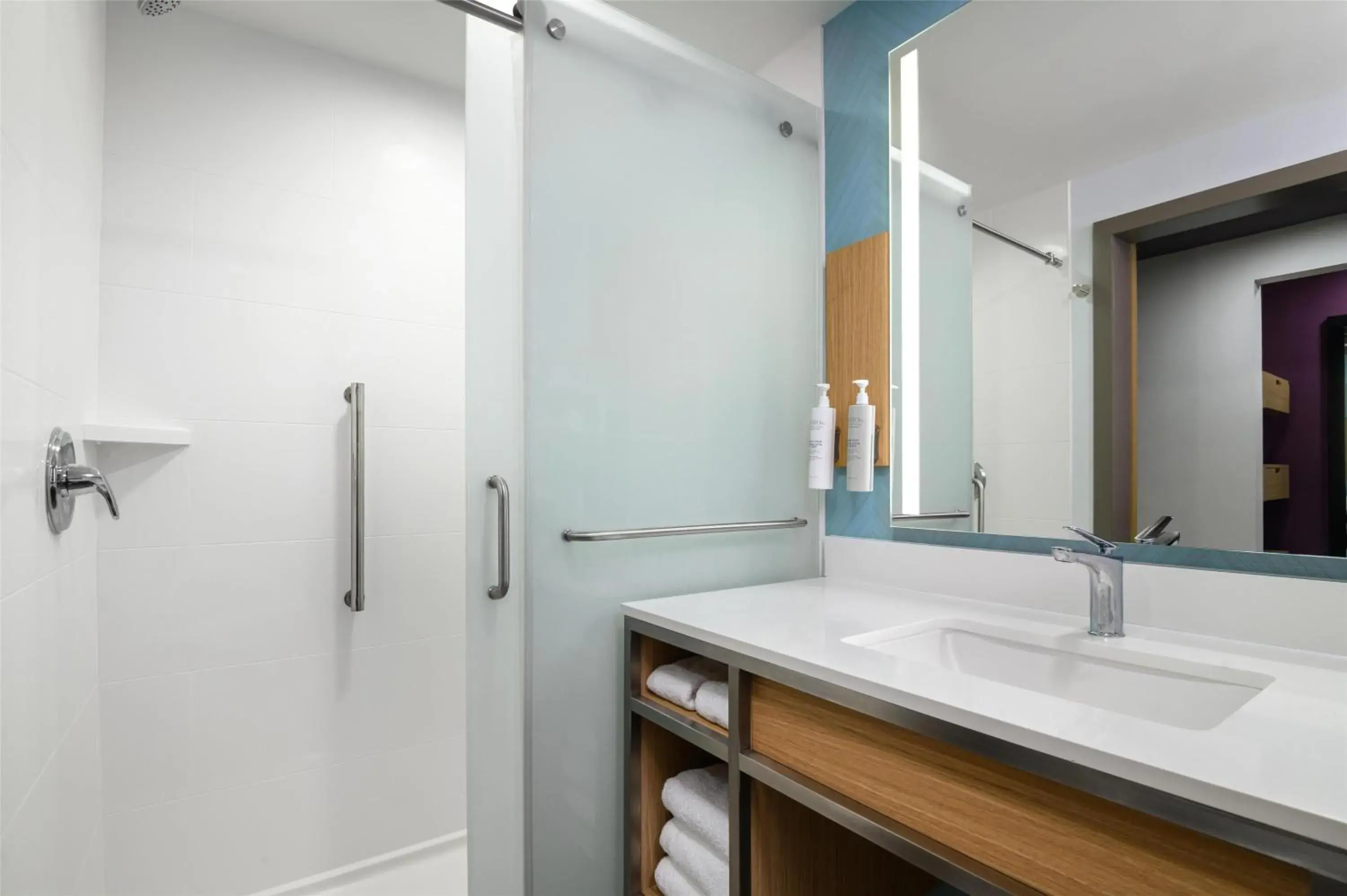 Bathroom in Hilton Garden Inn Orlando I-4 Millenia Blvd Mall Bathroom in Hilton Garden Inn Orlando I-4 Millenia Blvd Mall