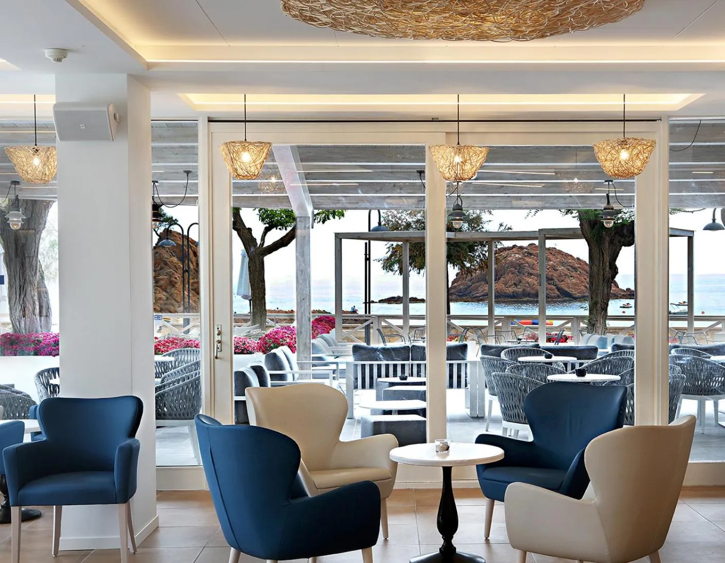 Restaurant/places to eat in Golden Mar Menuda