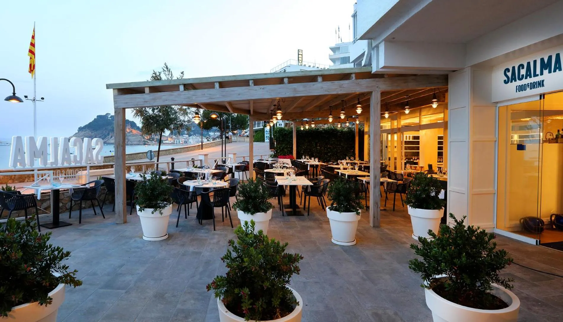Restaurant/places to eat in Golden Mar Menuda