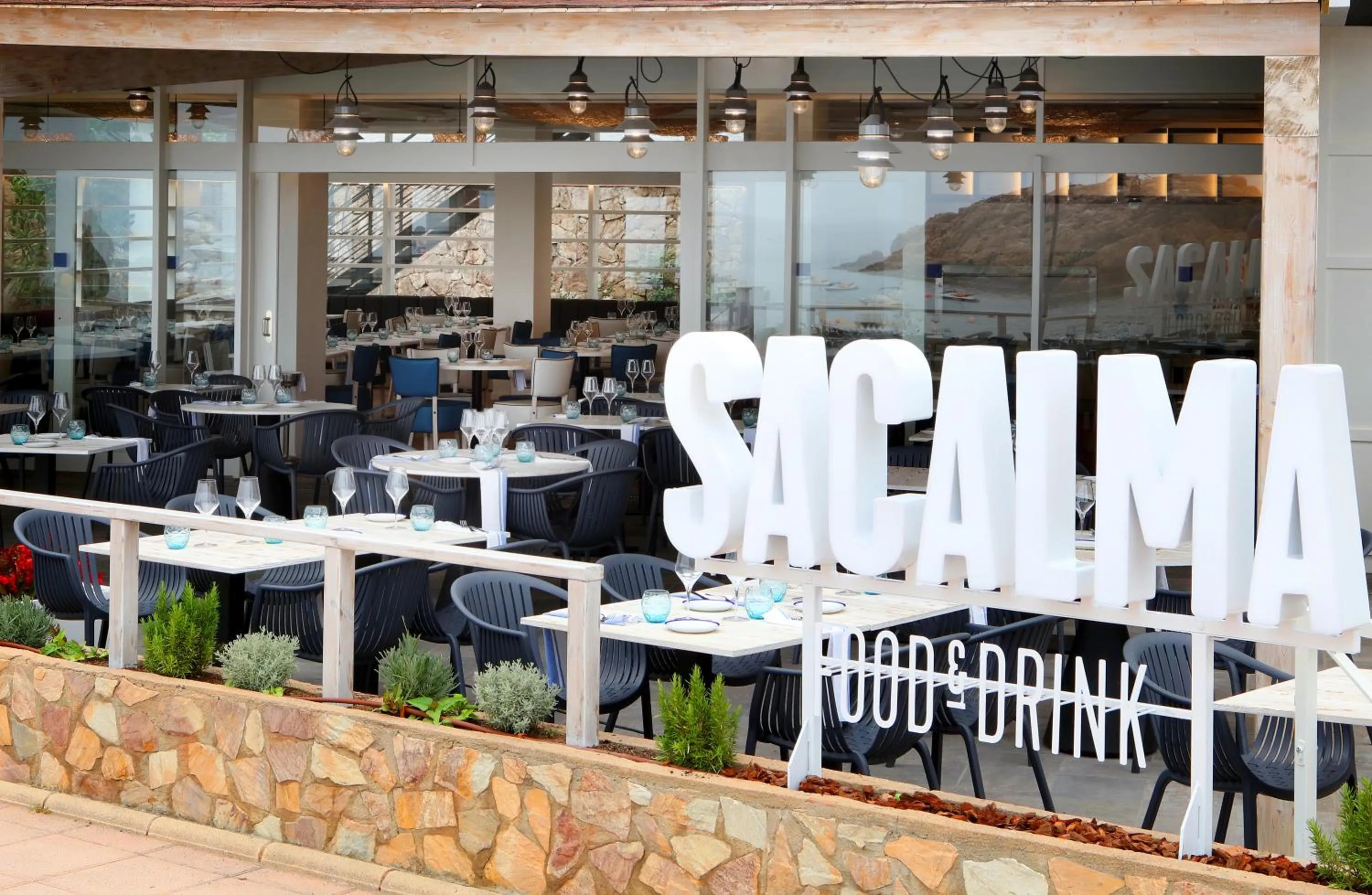 Restaurant/places to eat in Golden Mar Menuda