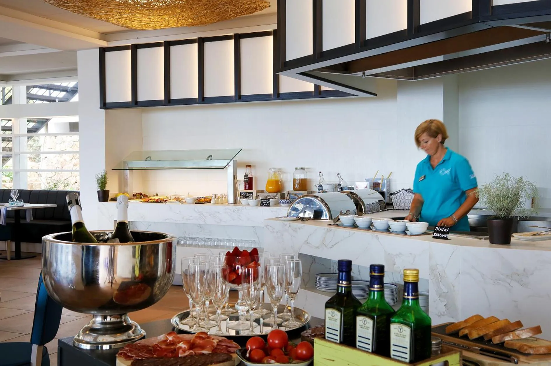 Restaurant/places to eat in Golden Mar Menuda