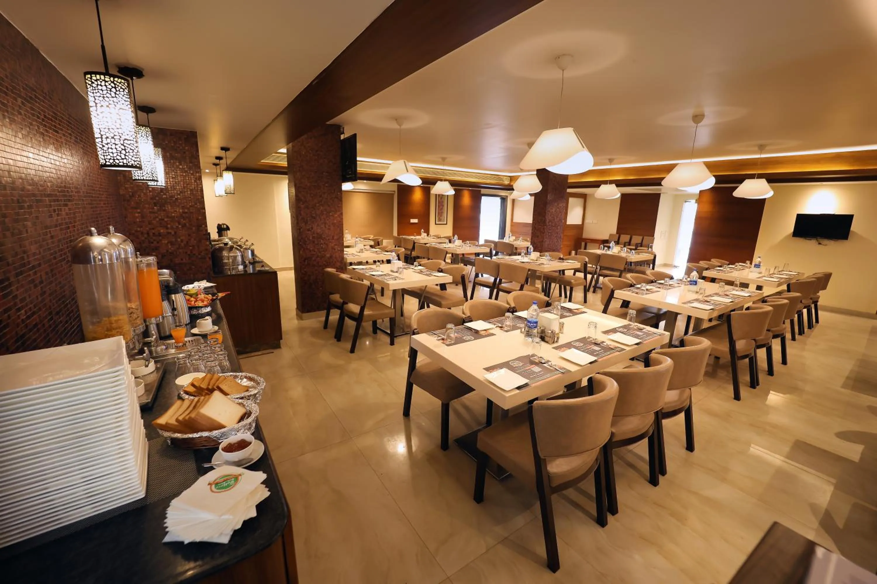 Restaurant/places to eat in Anukulas Residency - Vellore