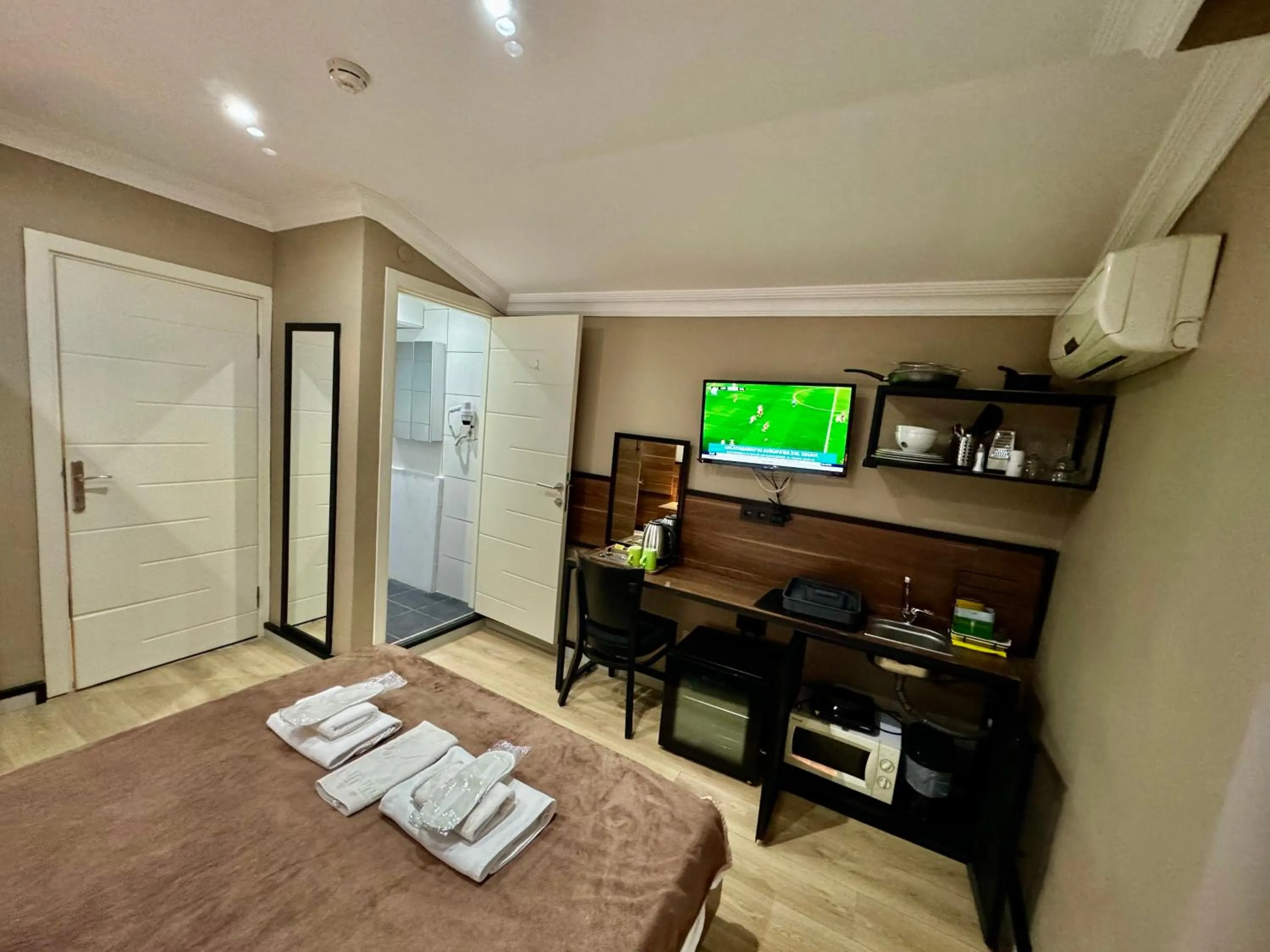 Kitchen or kitchenette, Bed in Aram Kerasi Rooms