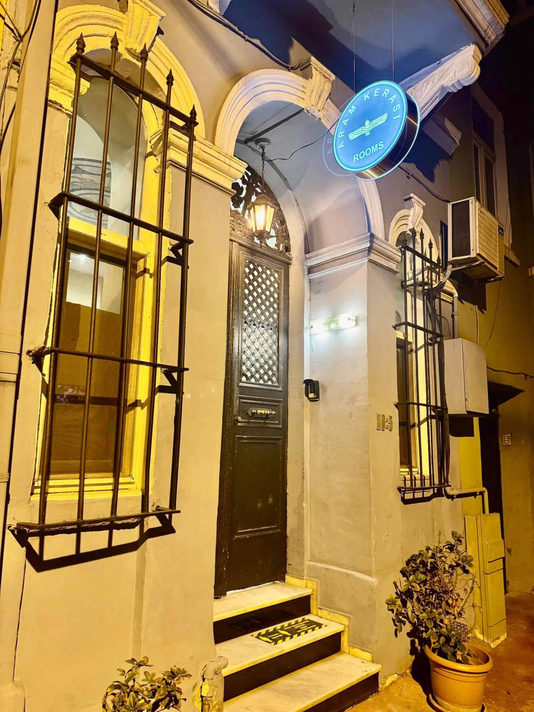 Facade/entrance in Aram Kerasi Rooms