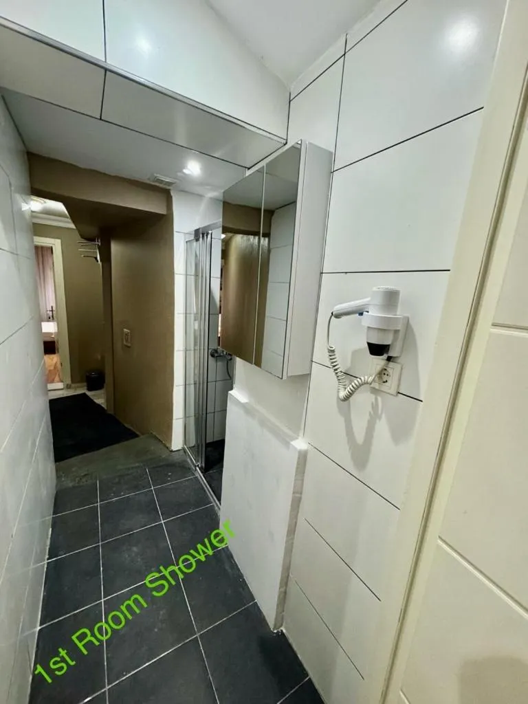 Shower in Aram Kerasi Rooms