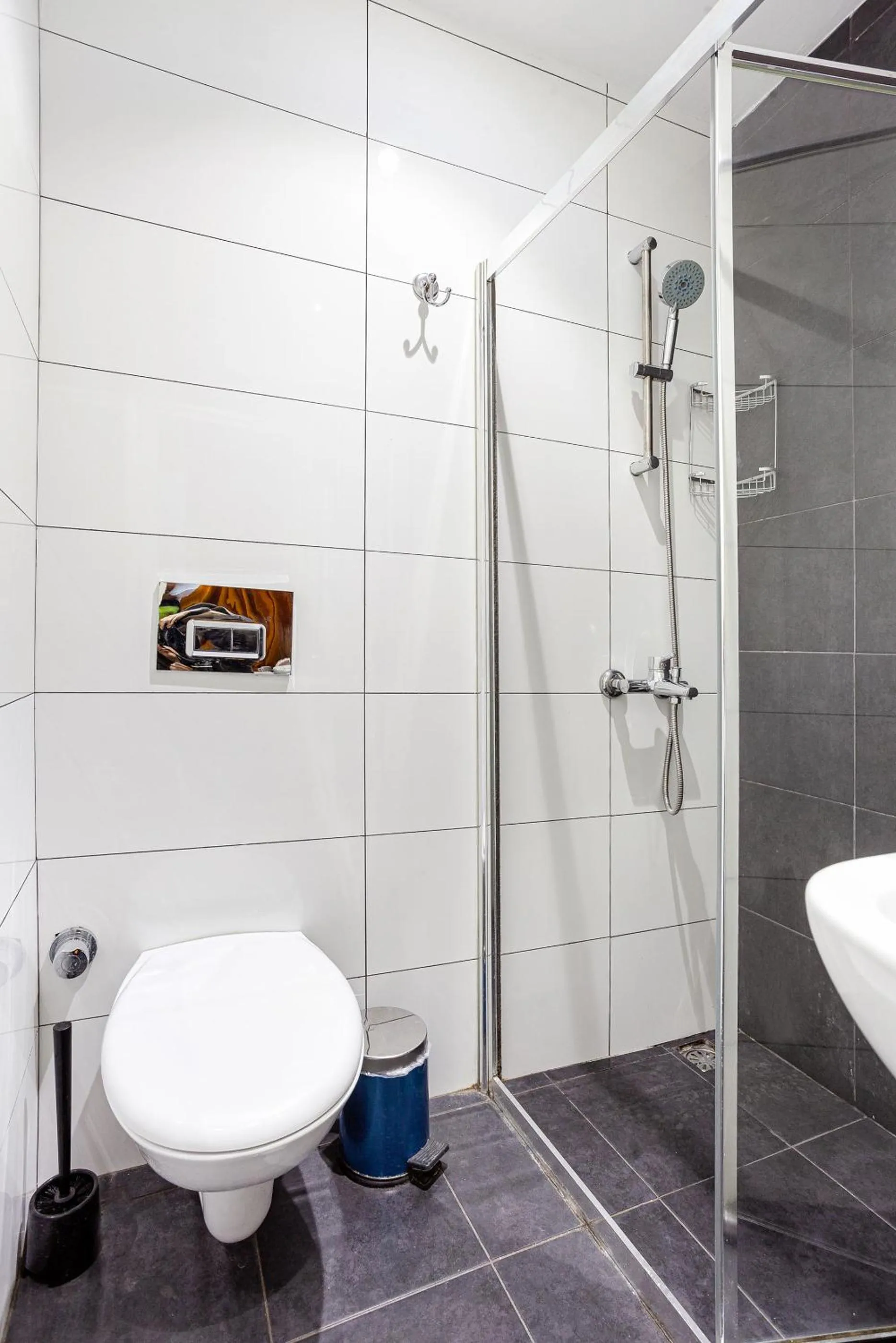 Shower in Aram Kerasi Rooms