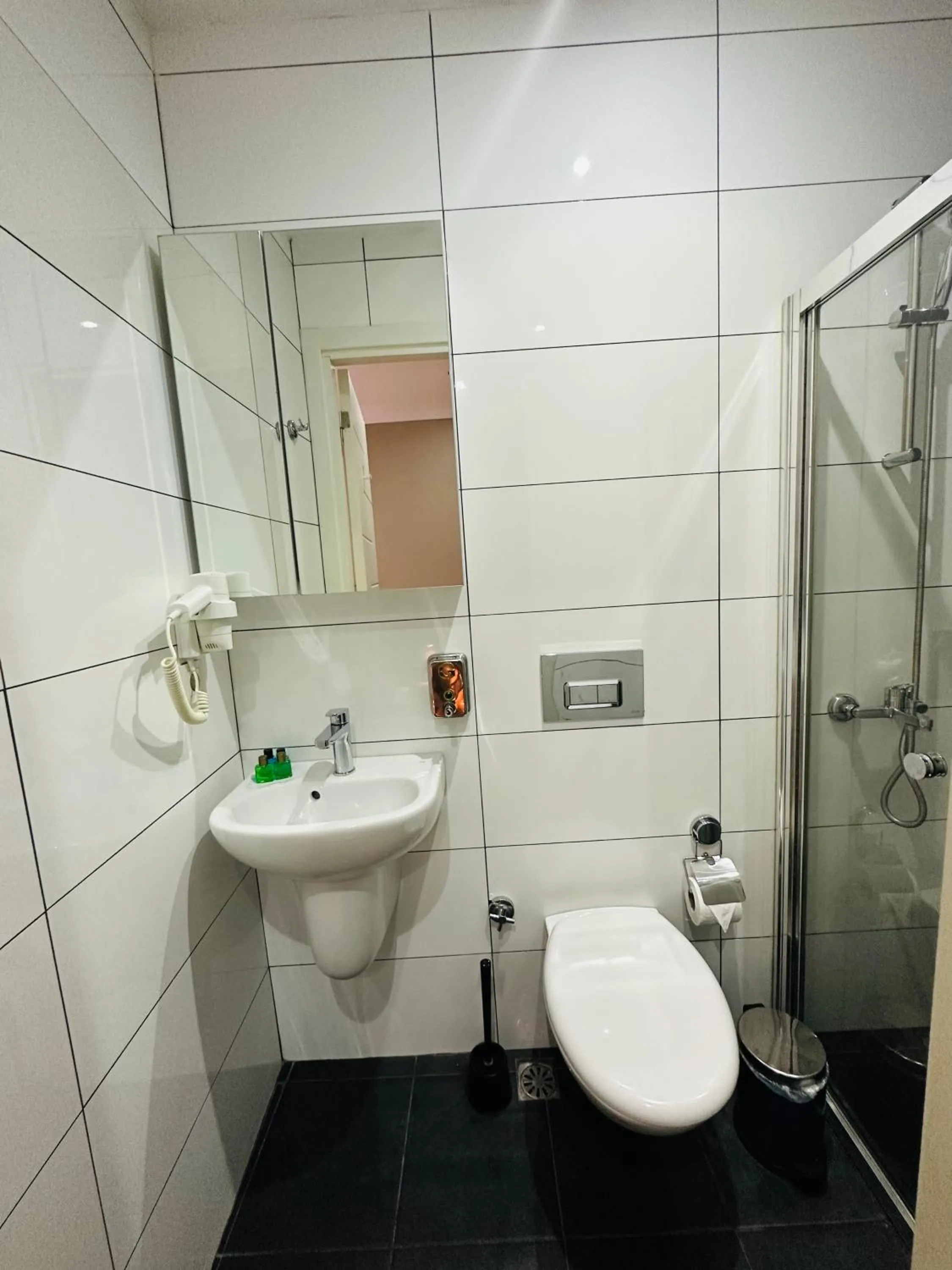 Shower in Aram Kerasi Rooms