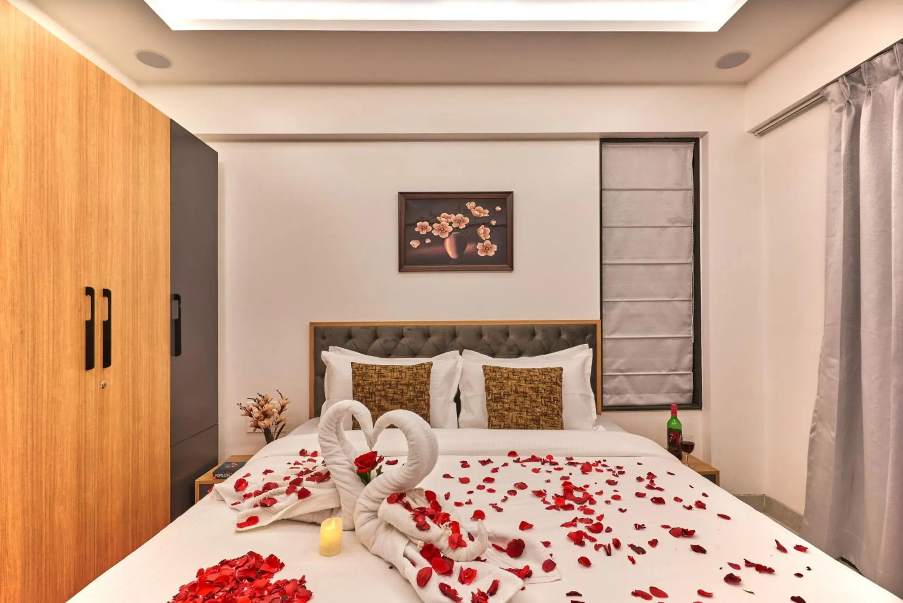 Photo of the whole room, Bed in Drizzle Resort with Swimming pool Near Maapro Garden Photo of the whole room, Bed in Drizzle Resort with Swimming pool Near Maapro Garden