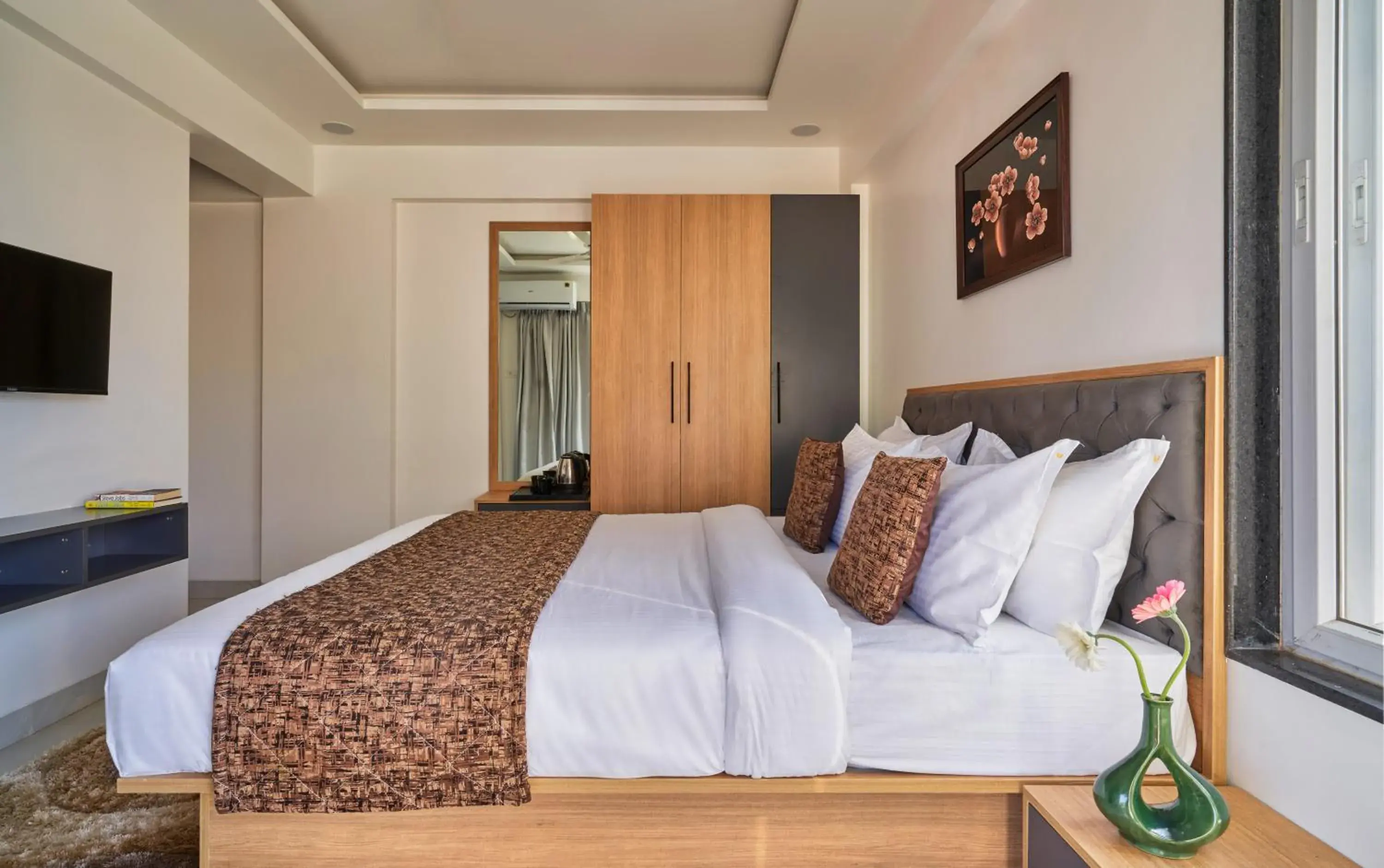 Photo of the whole room, Bed in Drizzle Resort with Swimming pool Near Maapro Garden Photo of the whole room, Bed in Drizzle Resort with Swimming pool Near Maapro Garden