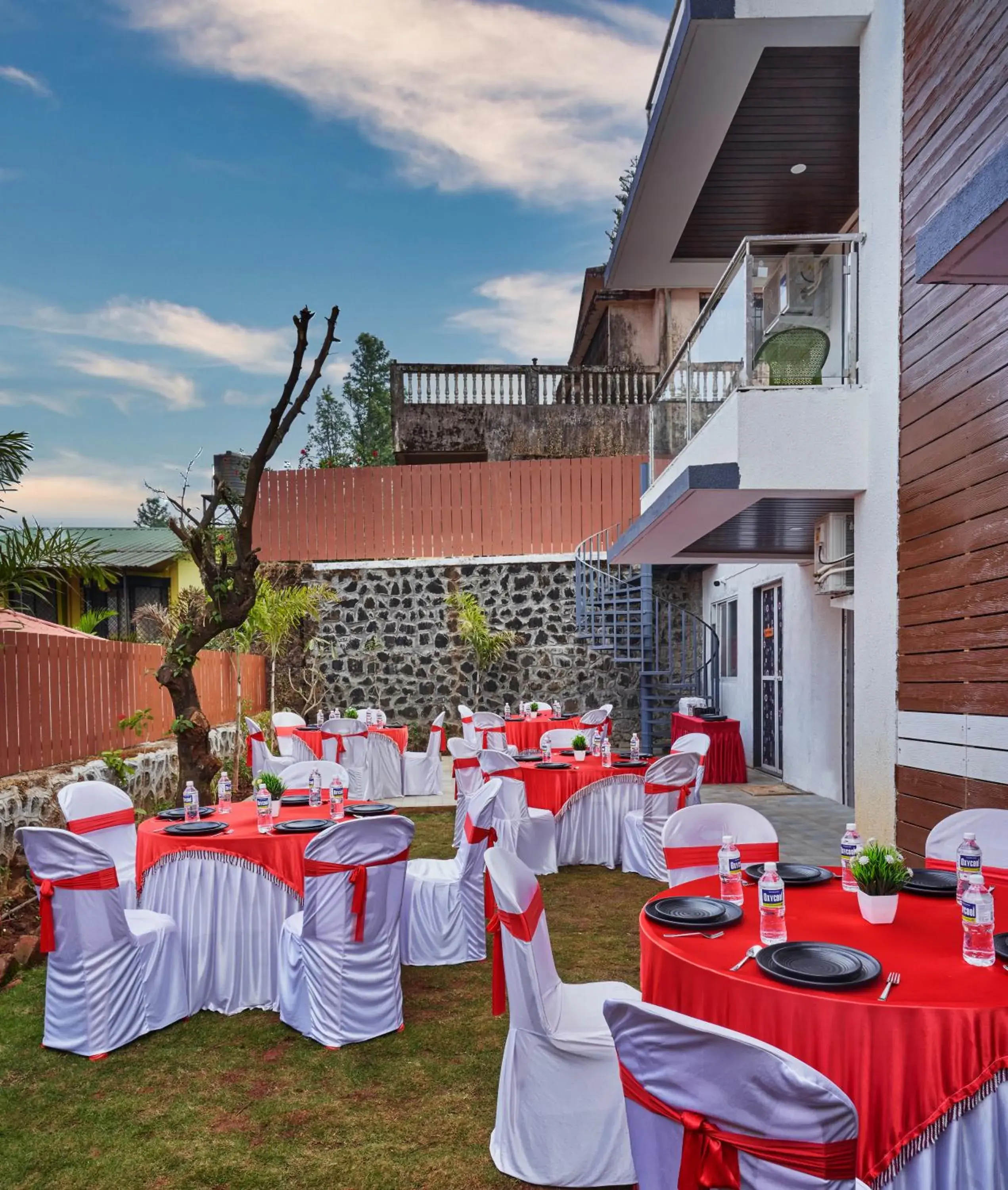 Property building in Drizzle Resort with Swimming pool Near Maapro Garden Property building in Drizzle Resort with Swimming pool Near Maapro Garden