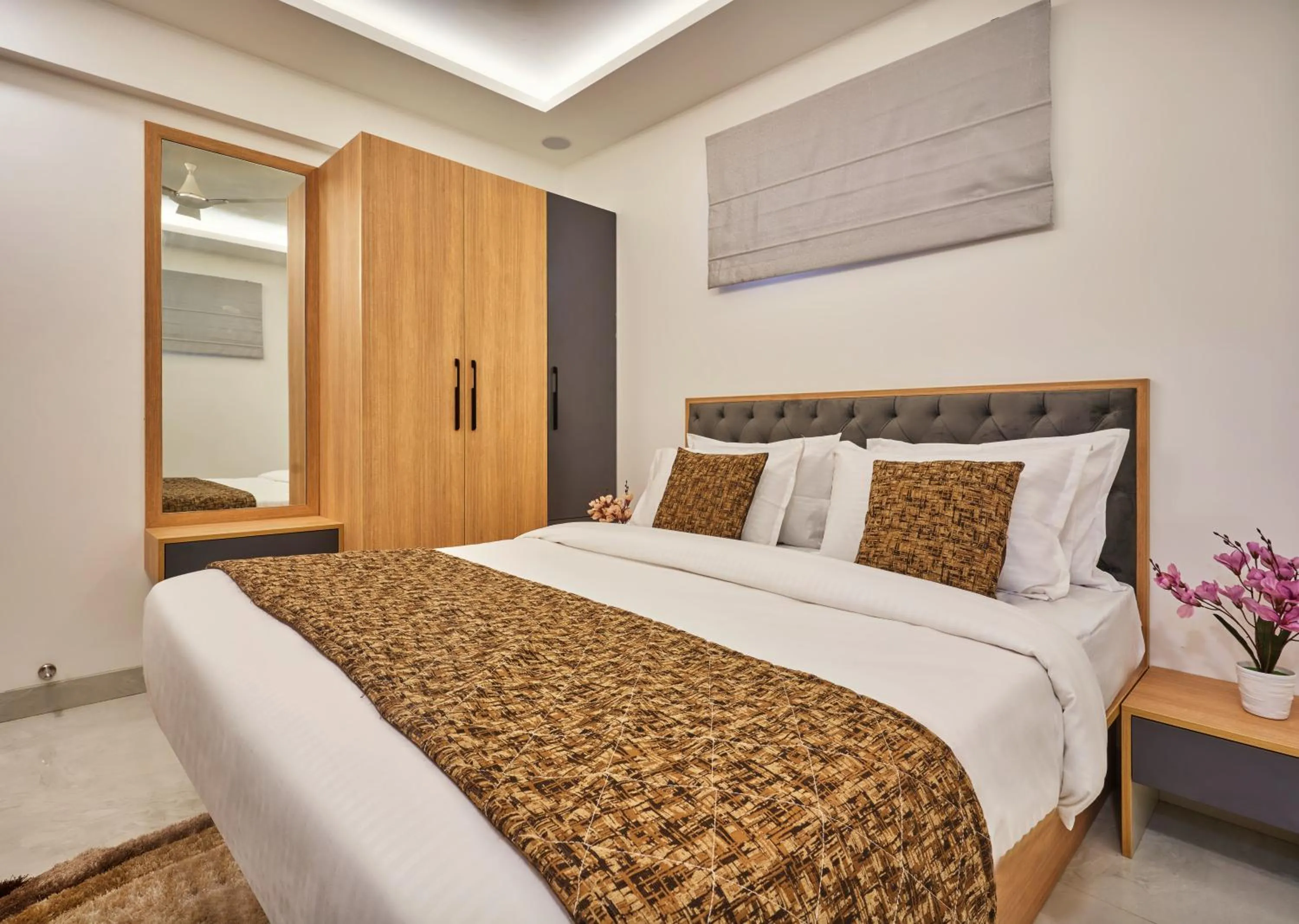 Photo of the whole room, Bed in Drizzle Resort with Swimming pool Near Maapro Garden