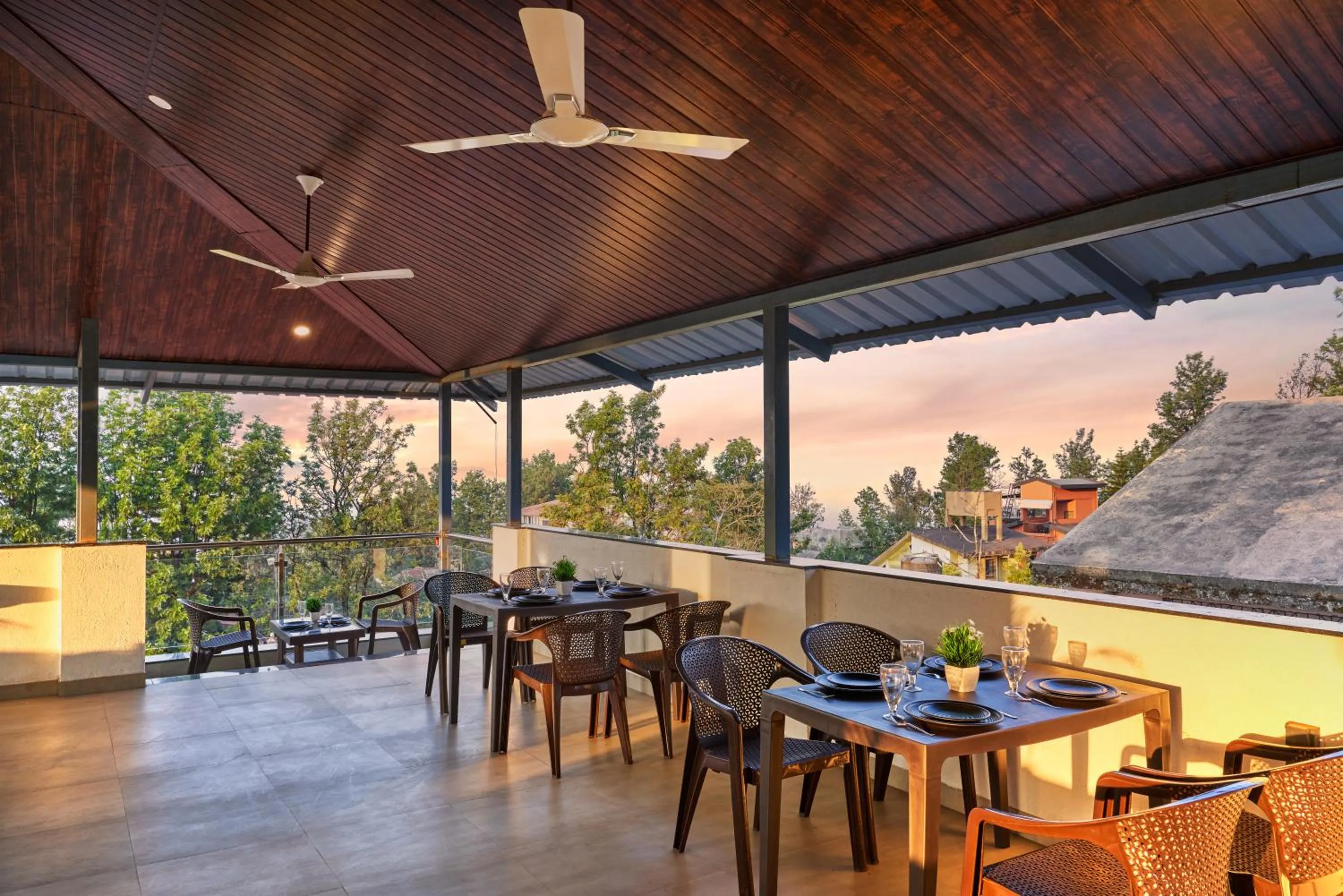 Restaurant/places to eat in Drizzle Resort with Swimming pool Near Maapro Garden