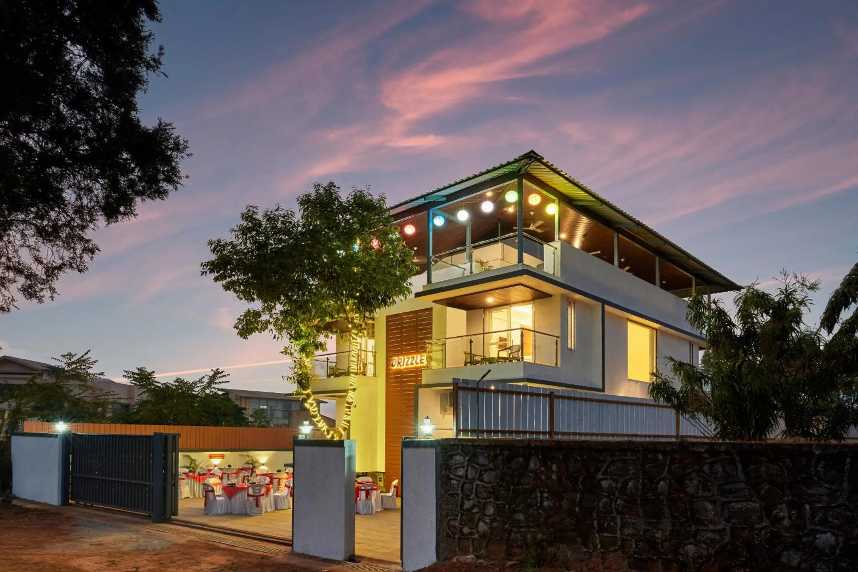 Property building in Drizzle Resort with Swimming pool Near Maapro Garden Property building in Drizzle Resort with Swimming pool Near Maapro Garden