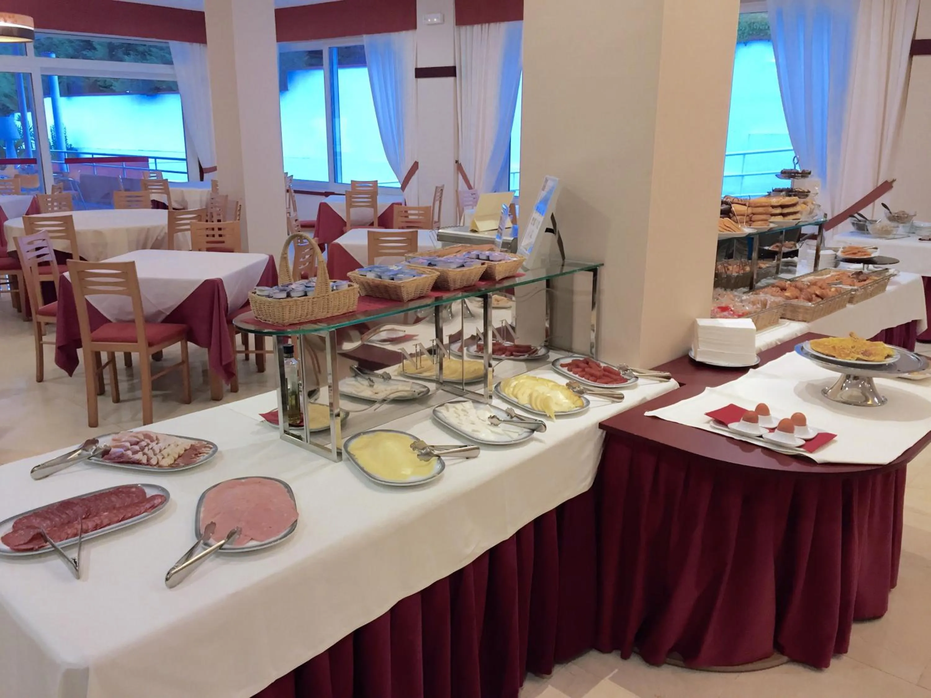 Buffet breakfast in Hotel Spa Nanin Playa