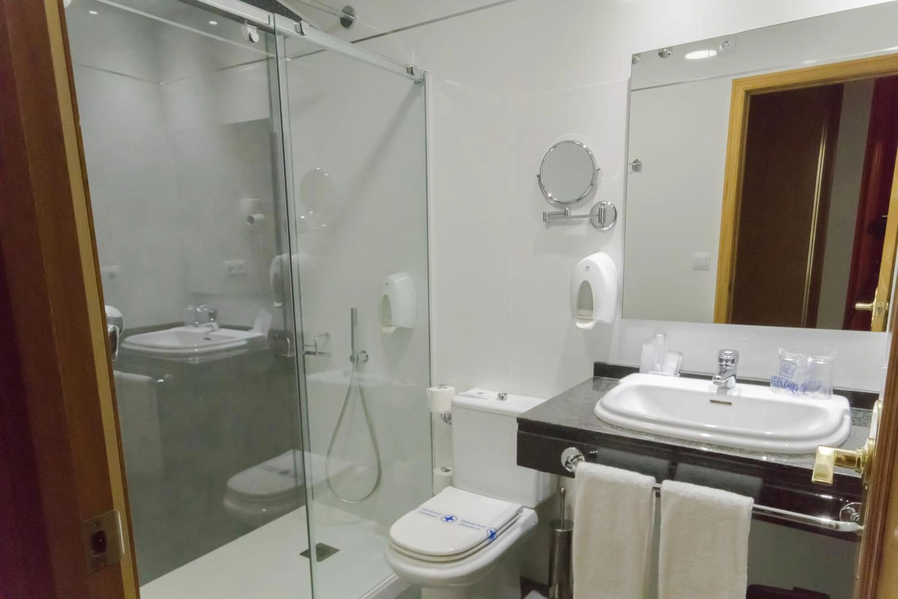 Bathroom in Hotel Spa Nanin Playa