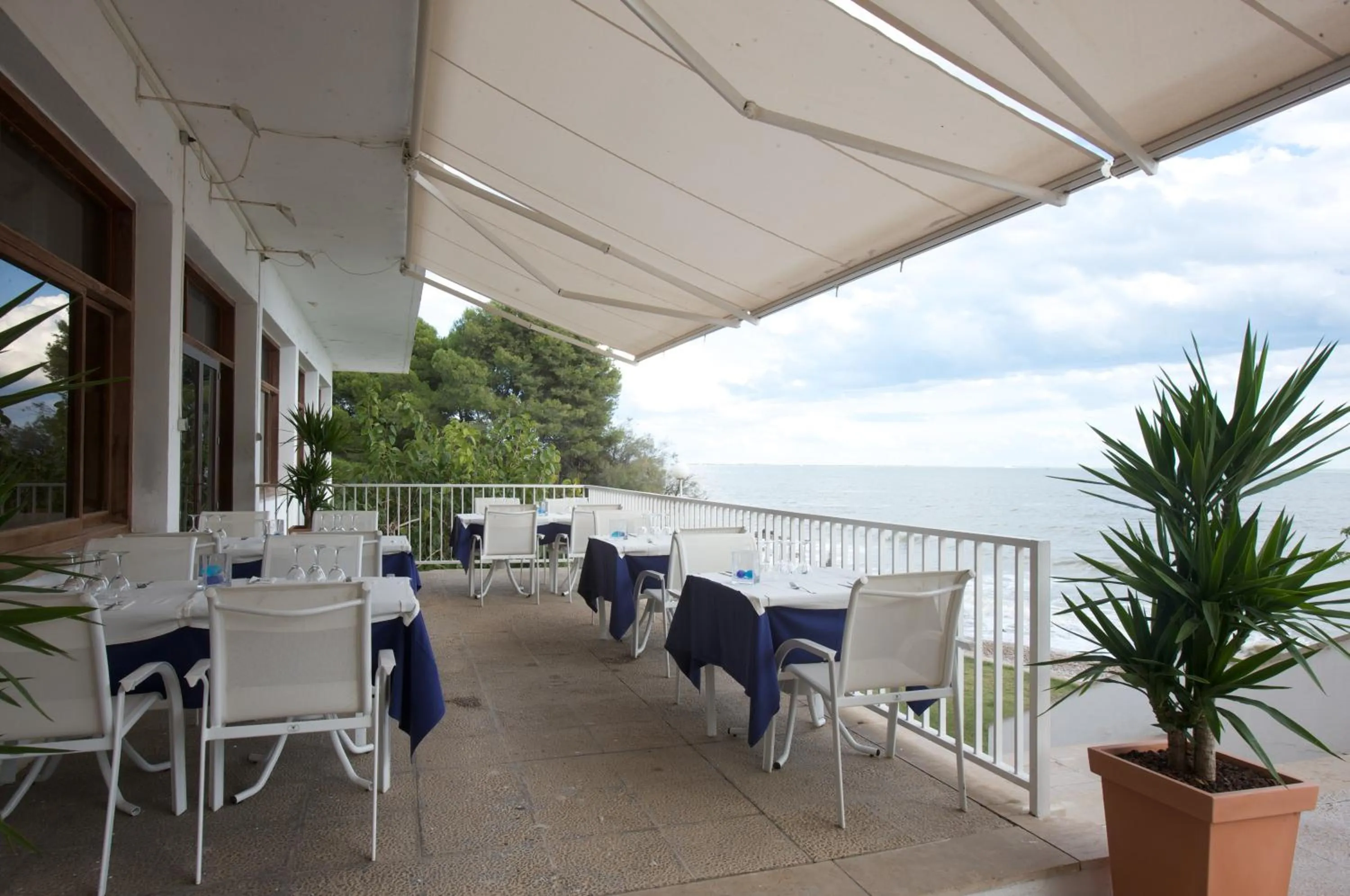 Restaurant/places to eat in Carlos III