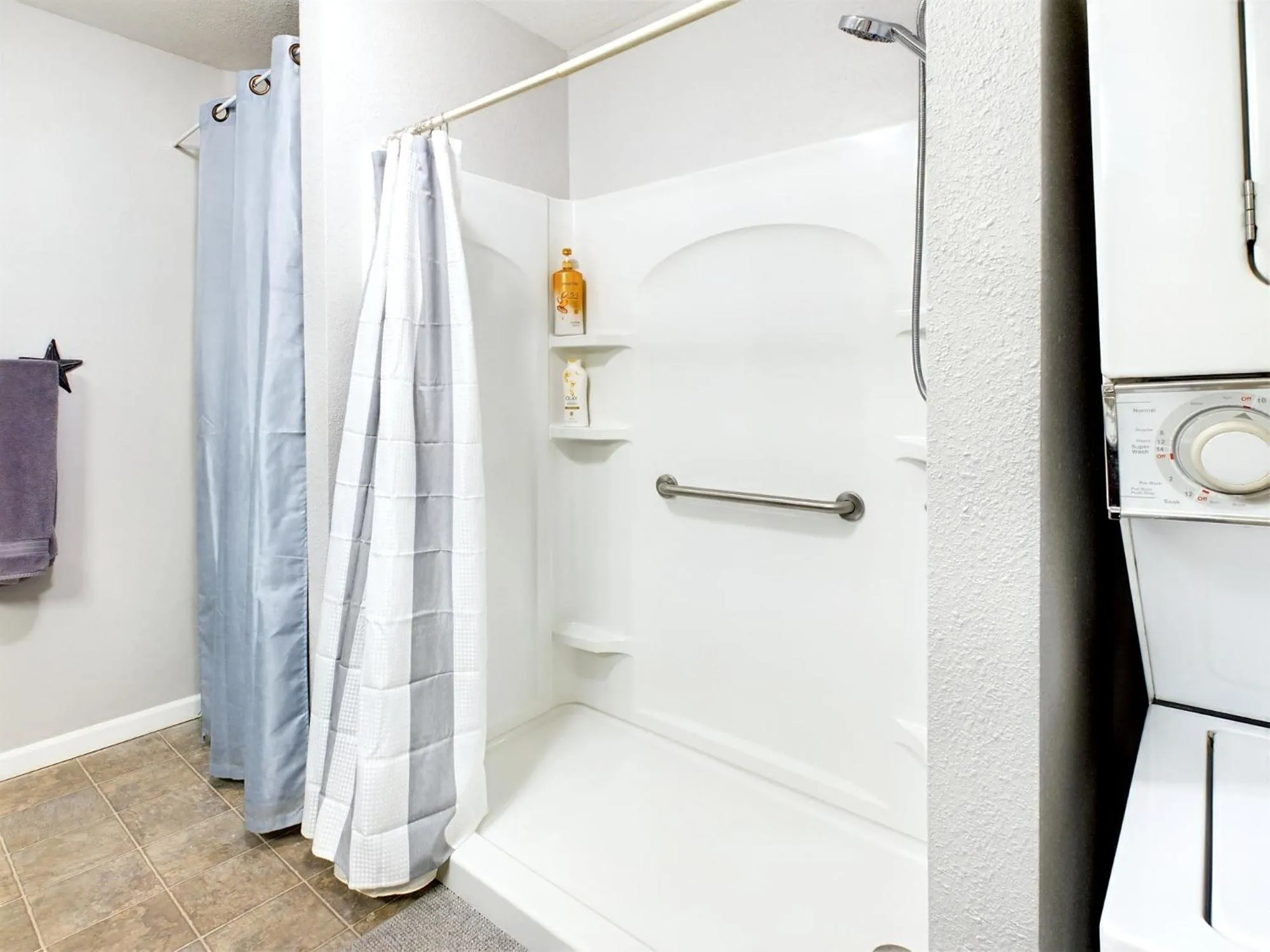 Shower in Beautiful Country Apartment, AC, Pickleball, Billiards, Playground, Gardens