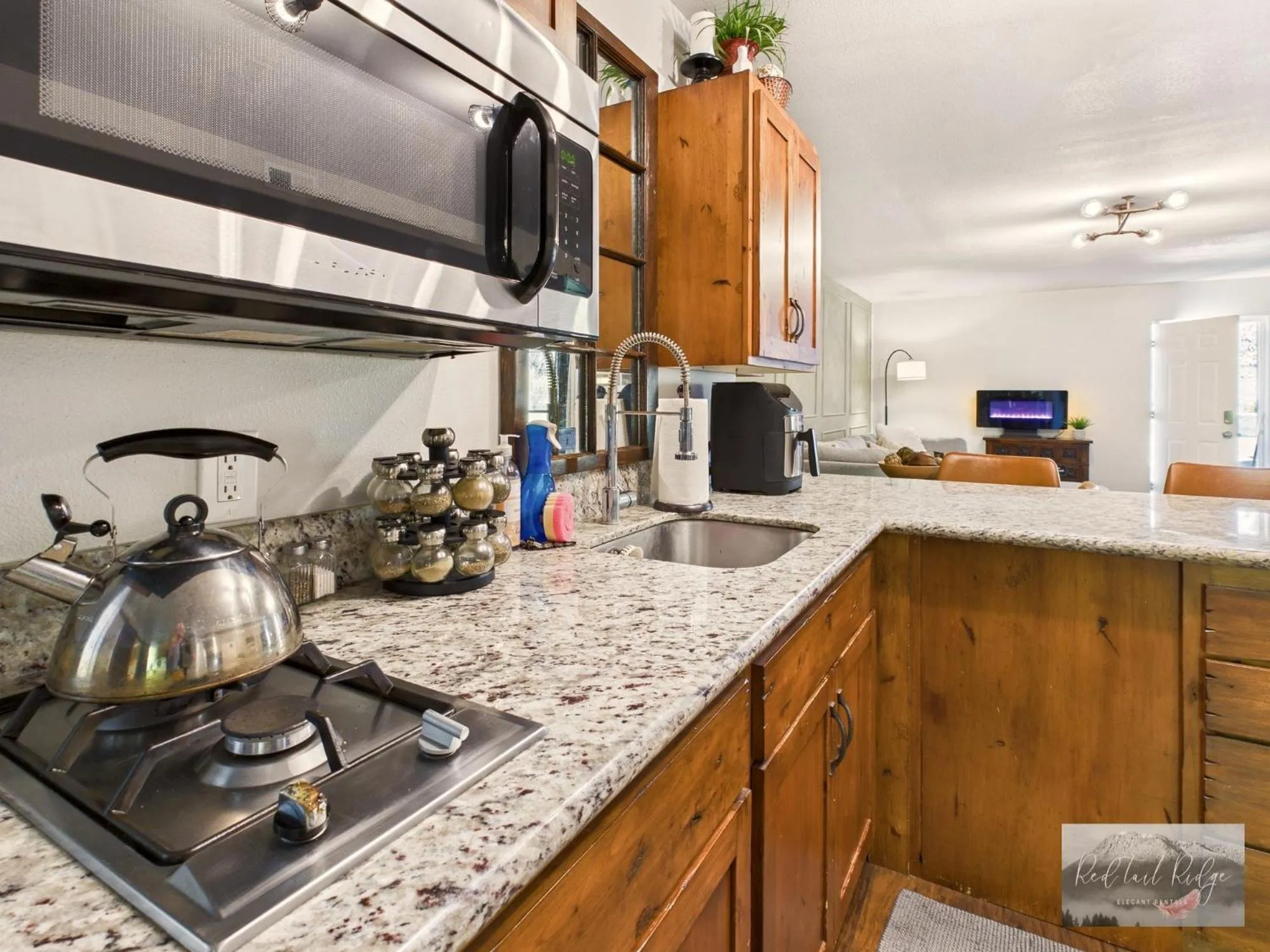 microwave in Beautiful Country Apartment, AC, Pickleball, Billiards, Playground, Gardens