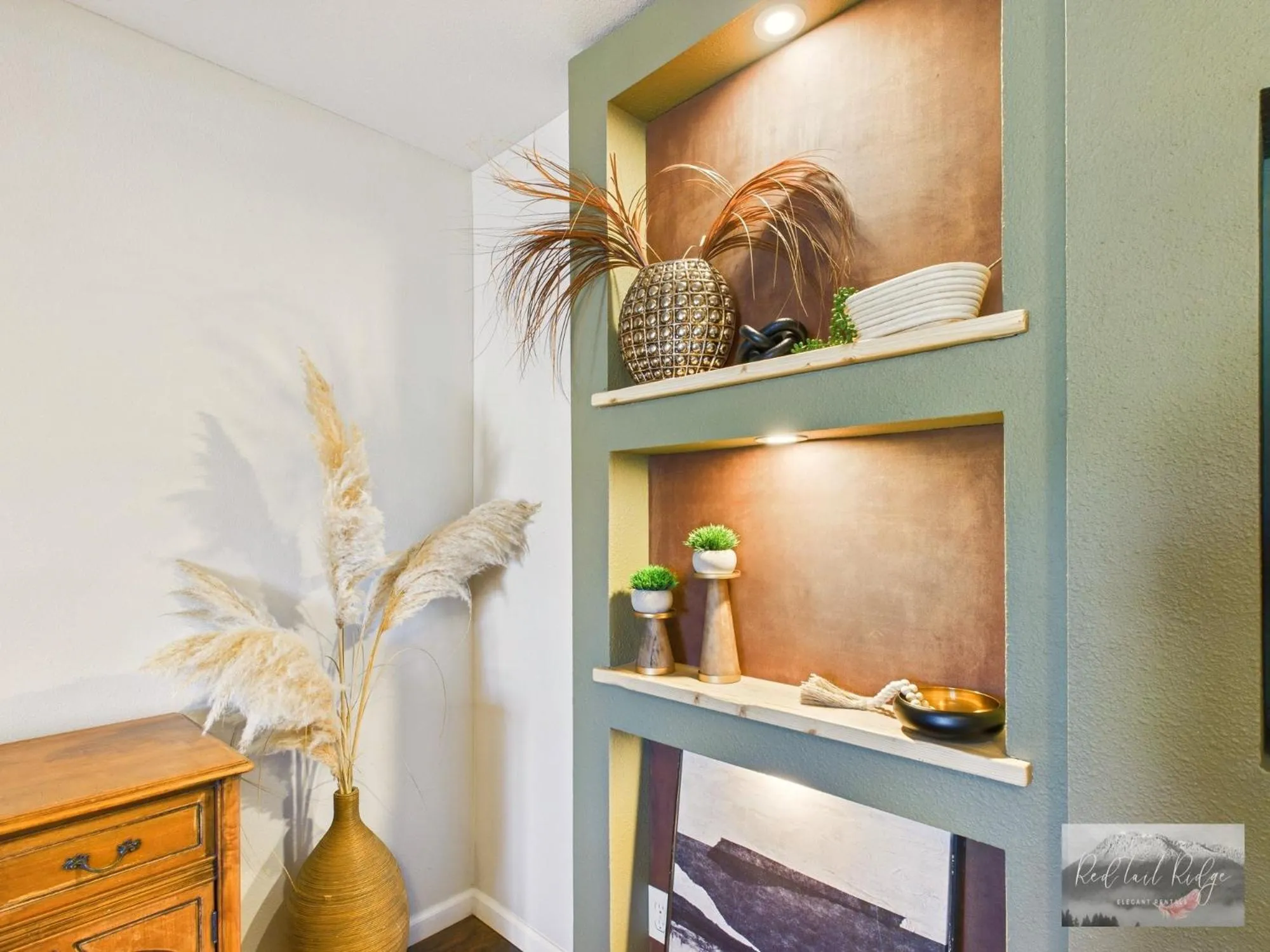 Decorative detail in Beautiful Country Apartment, AC, Pickleball, Billiards, Playground, Gardens