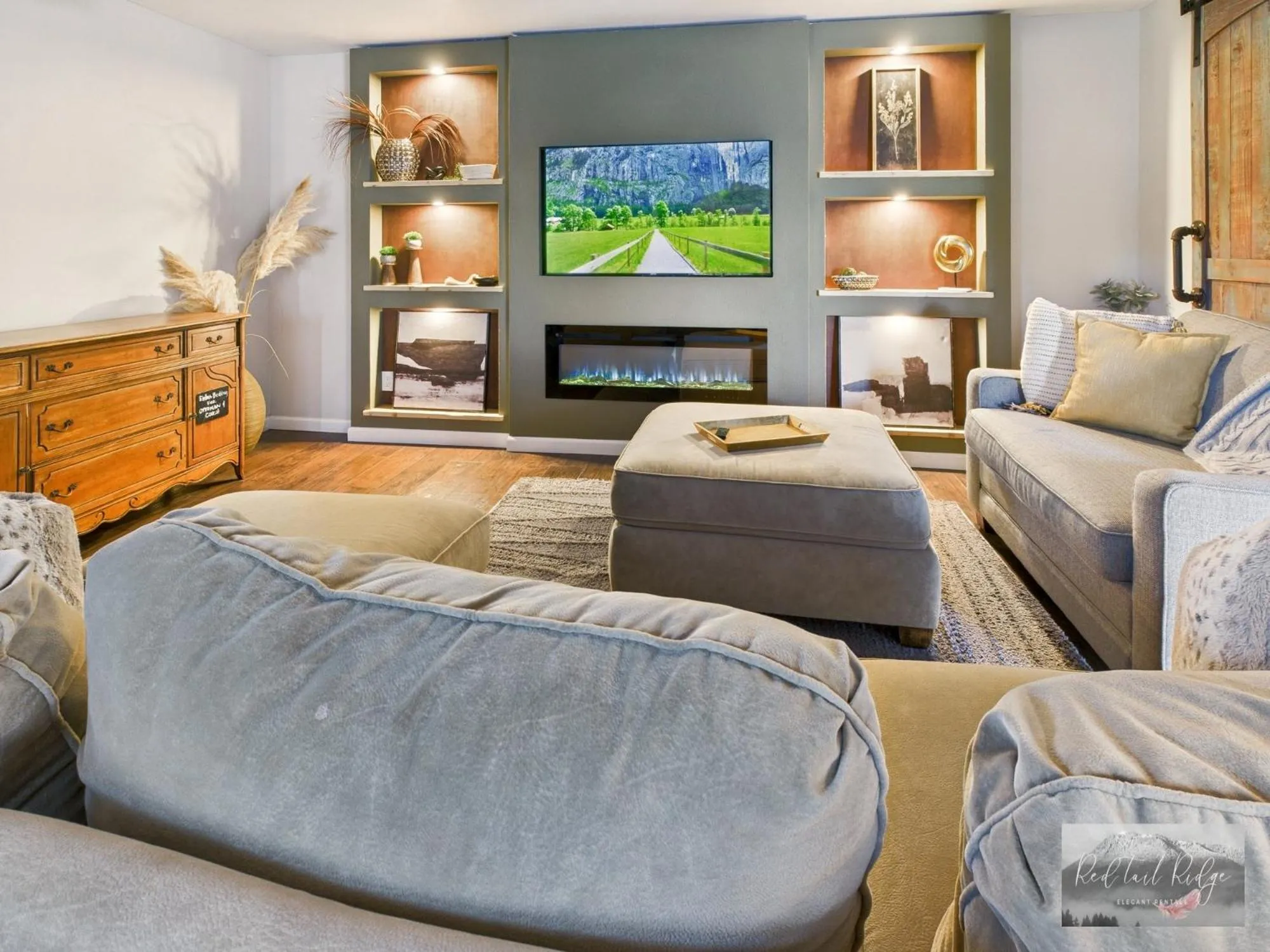 Communal lounge/ TV room in Beautiful Country Apartment, AC, Pickleball, Billiards, Playground, Gardens