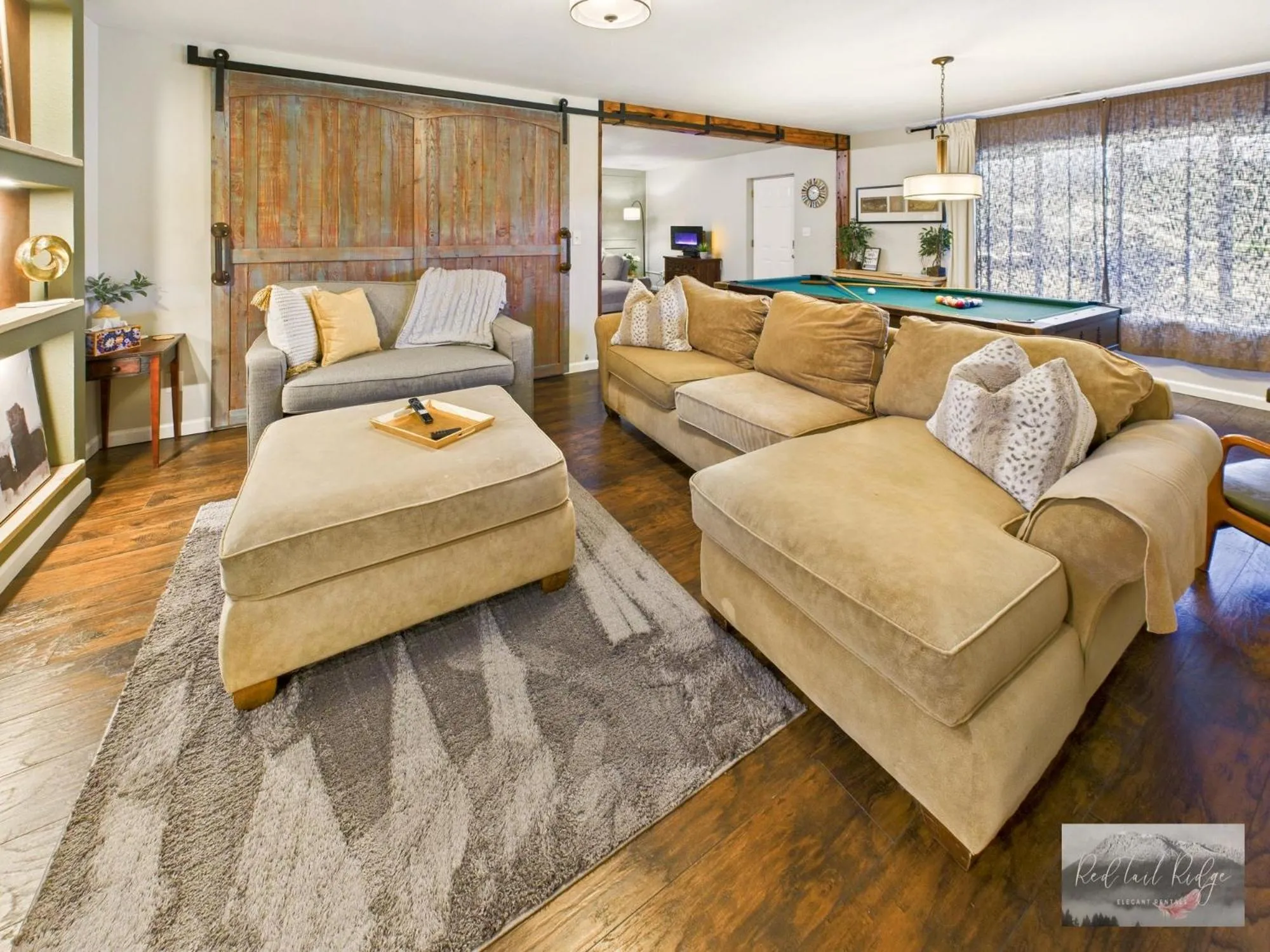 Communal lounge/ TV room, Bed in Beautiful Country Apartment, AC, Pickleball, Billiards, Playground, Gardens