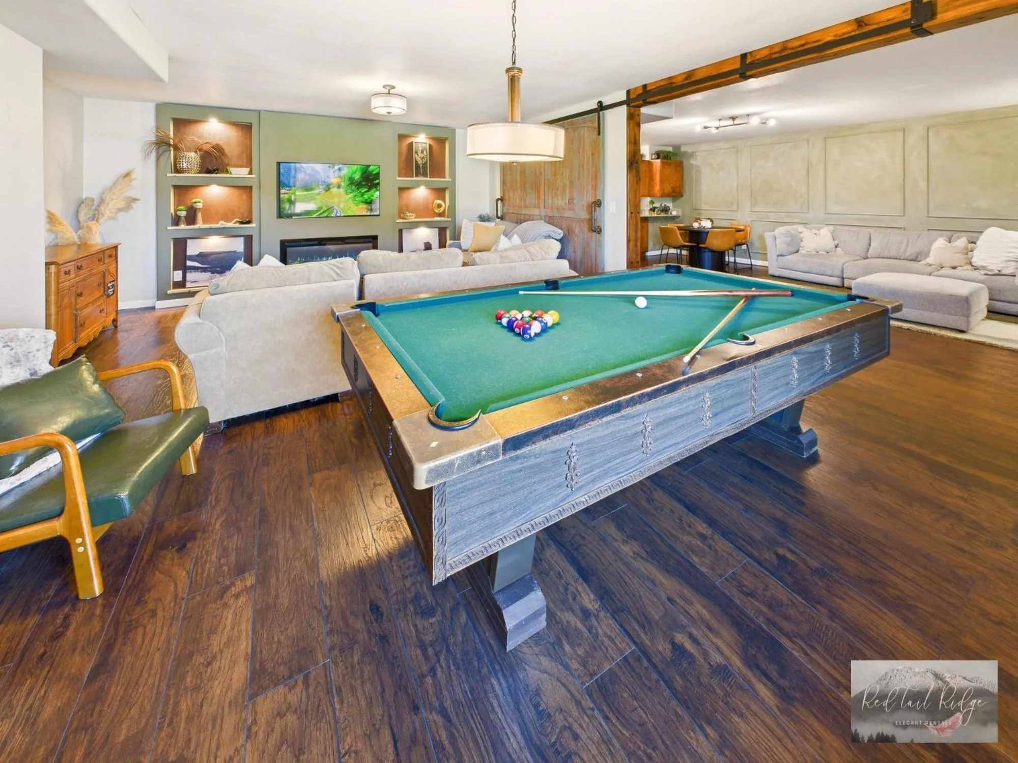 Communal lounge/ TV room in Beautiful Country Apartment, AC, Pickleball, Billiards, Playground, Gardens