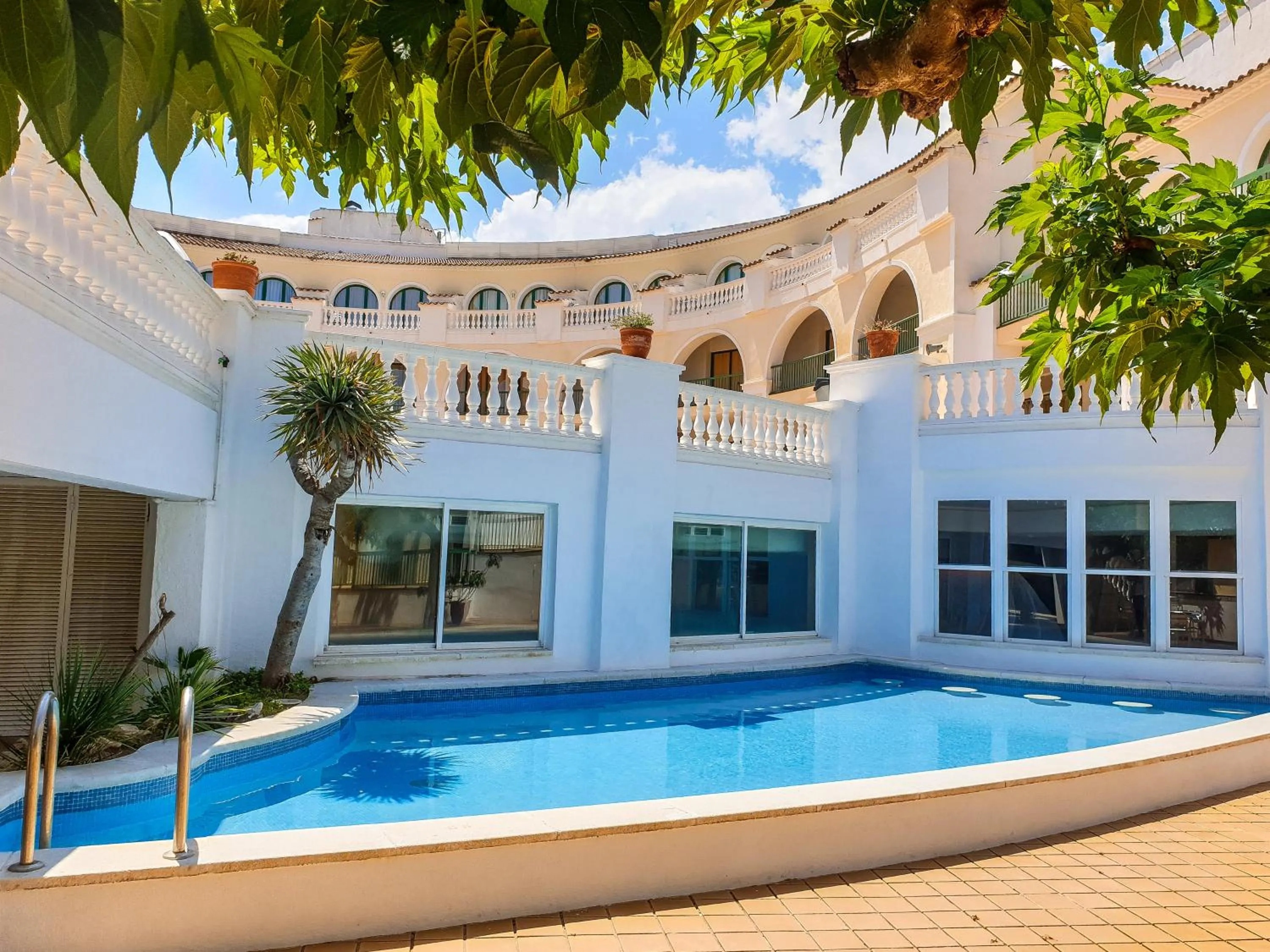 Swimming pool in ALEGRIA Pino Alto