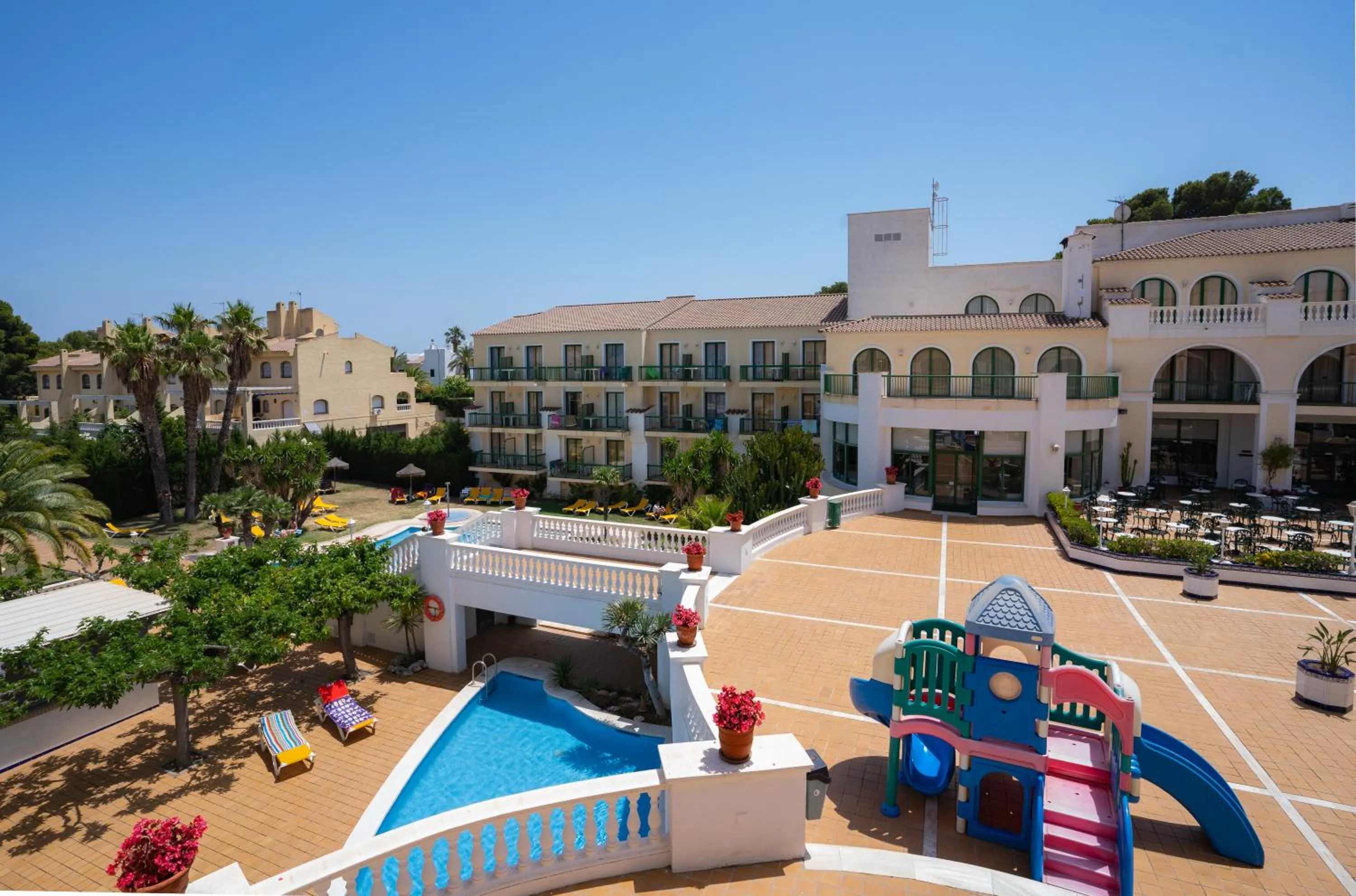 Swimming pool in ALEGRIA Pino Alto