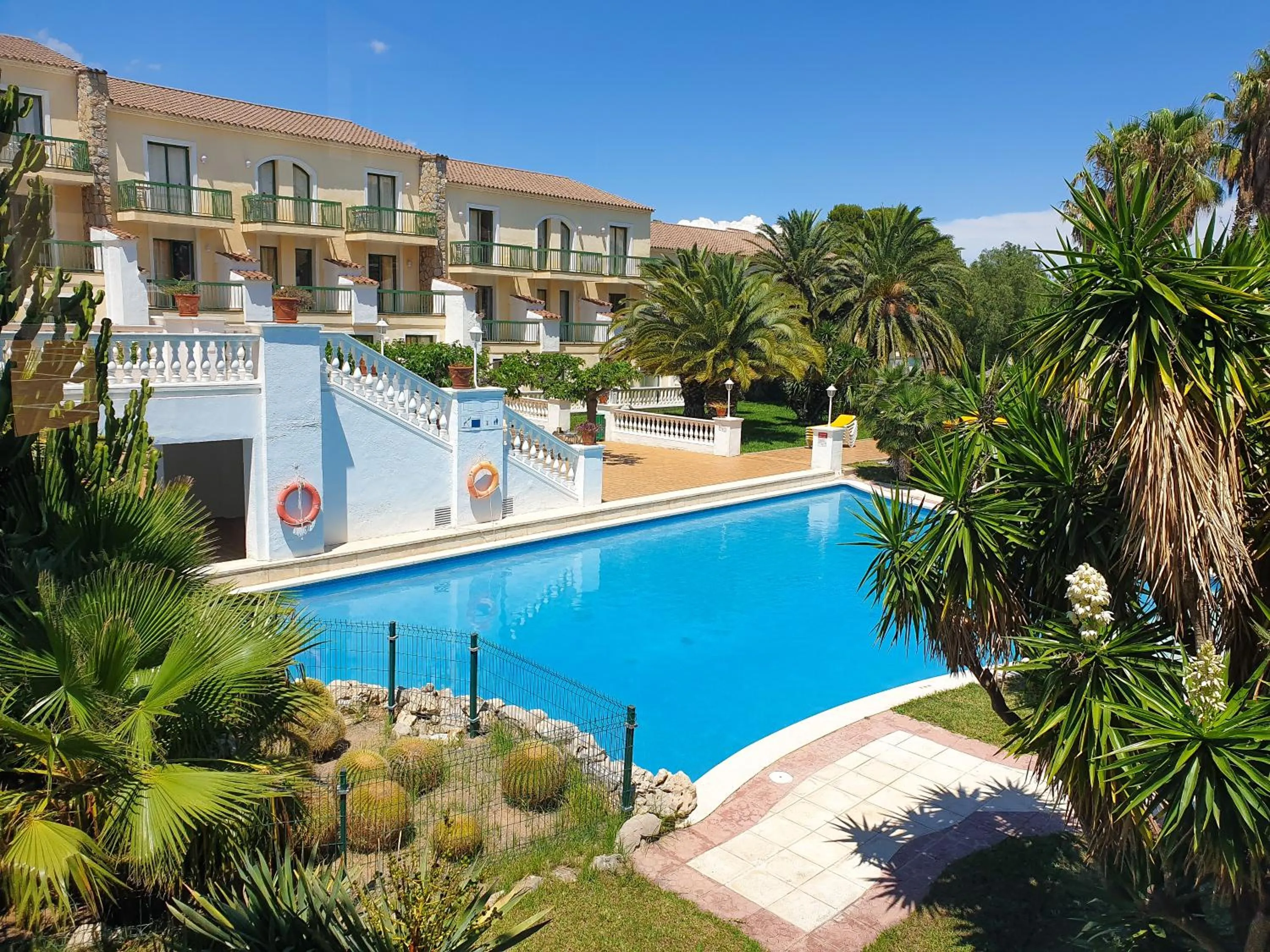 Swimming pool in ALEGRIA Pino Alto