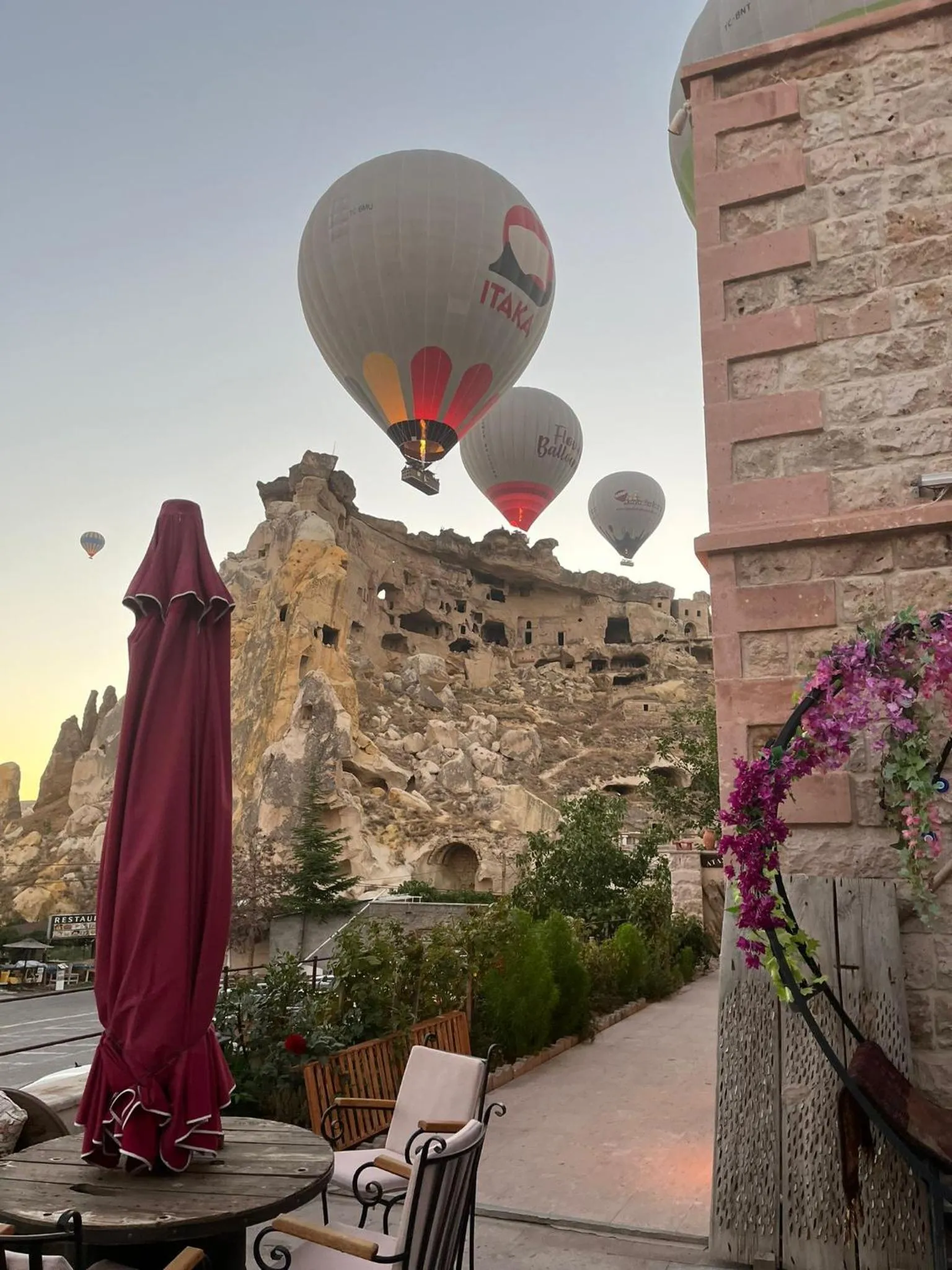 Property building in Atax Cave House