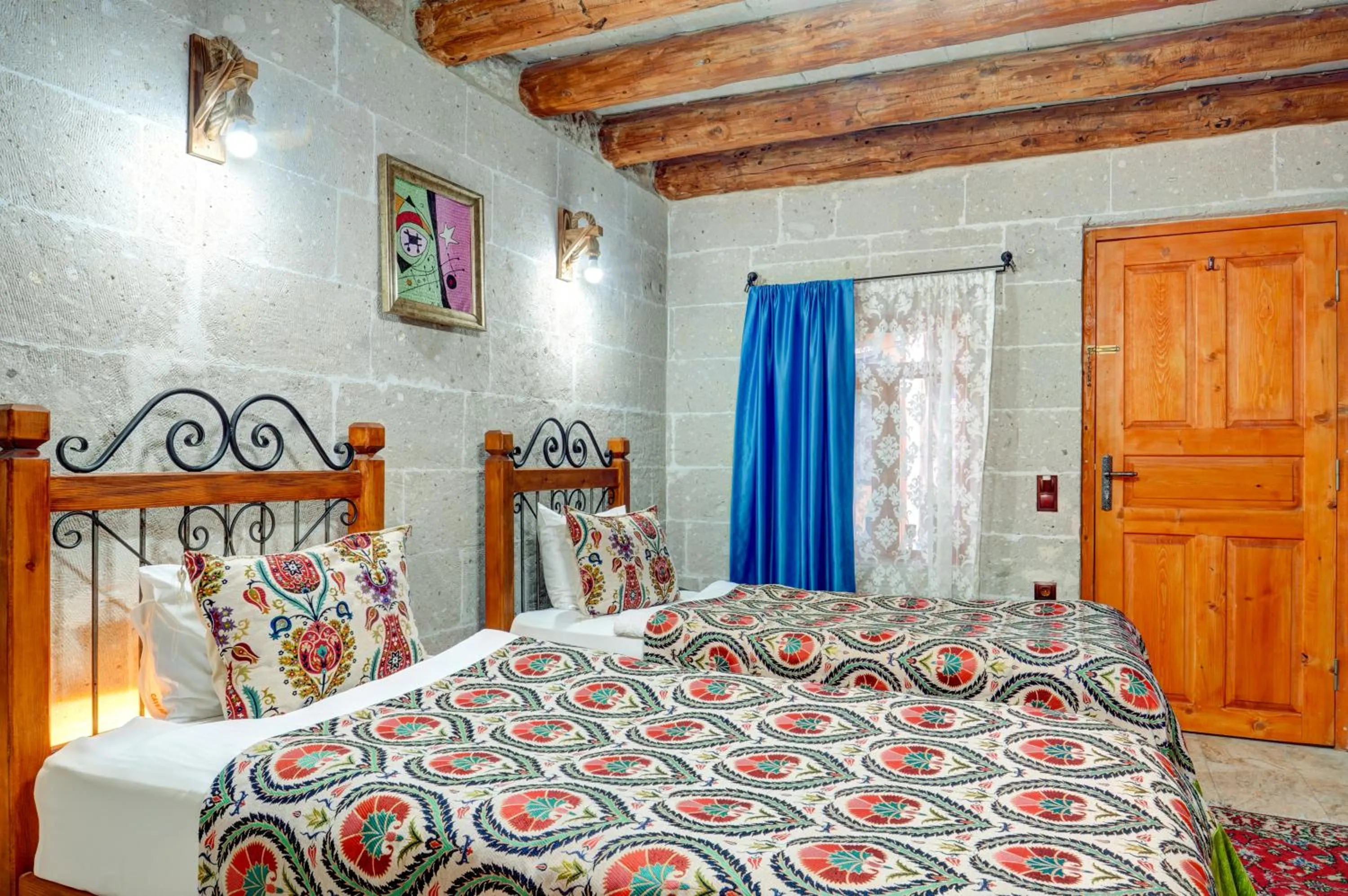 Bedroom, Bed in Atax Cave House