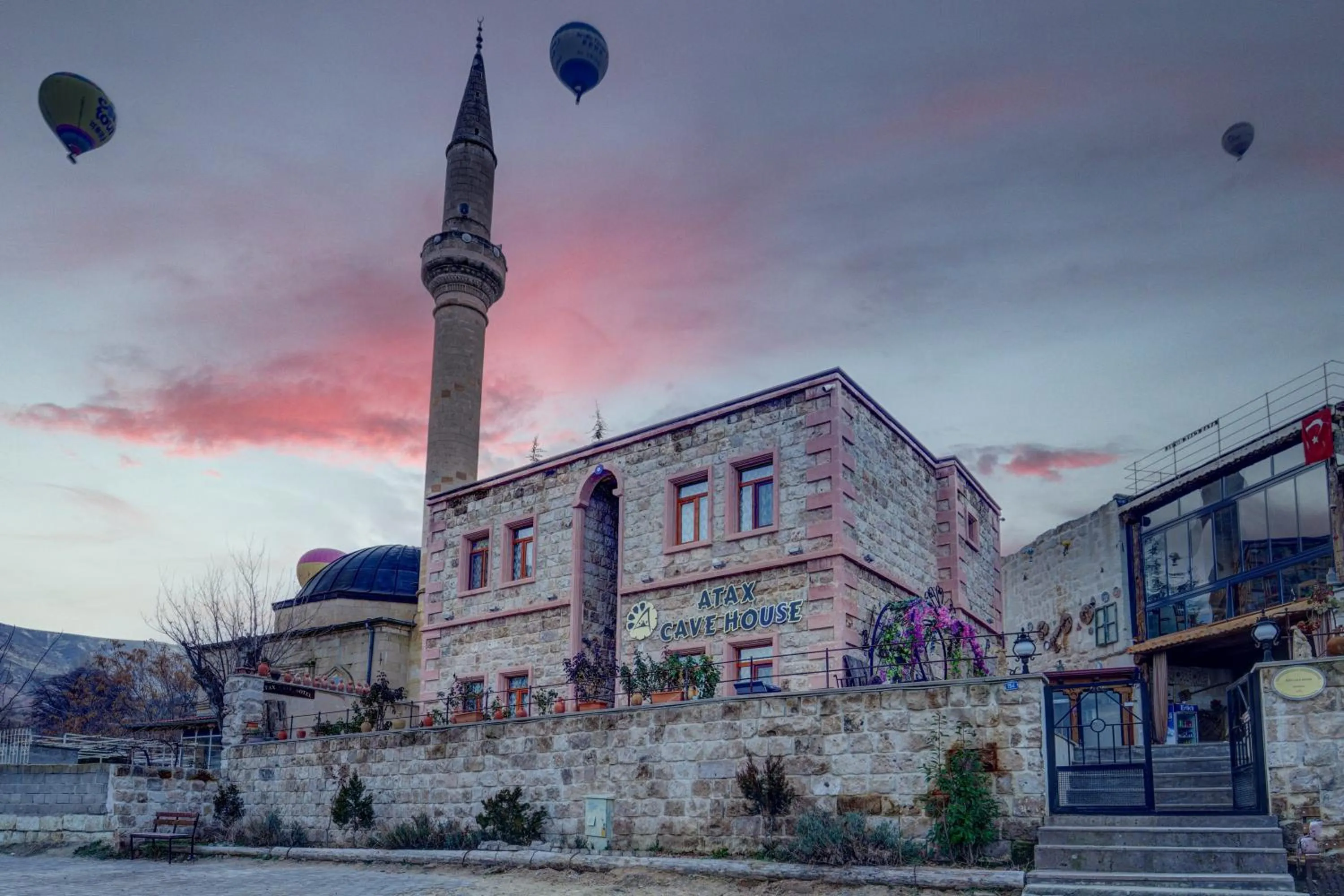Property building in Atax Cave House